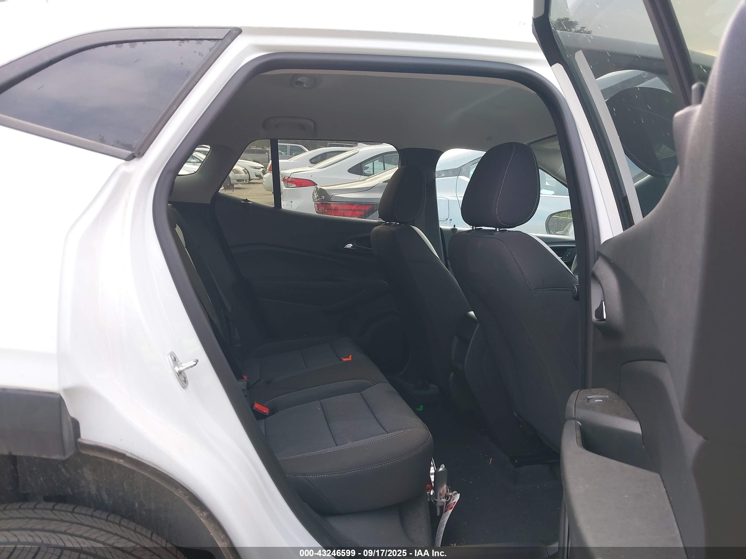 CHEVROLET TRAX image 8