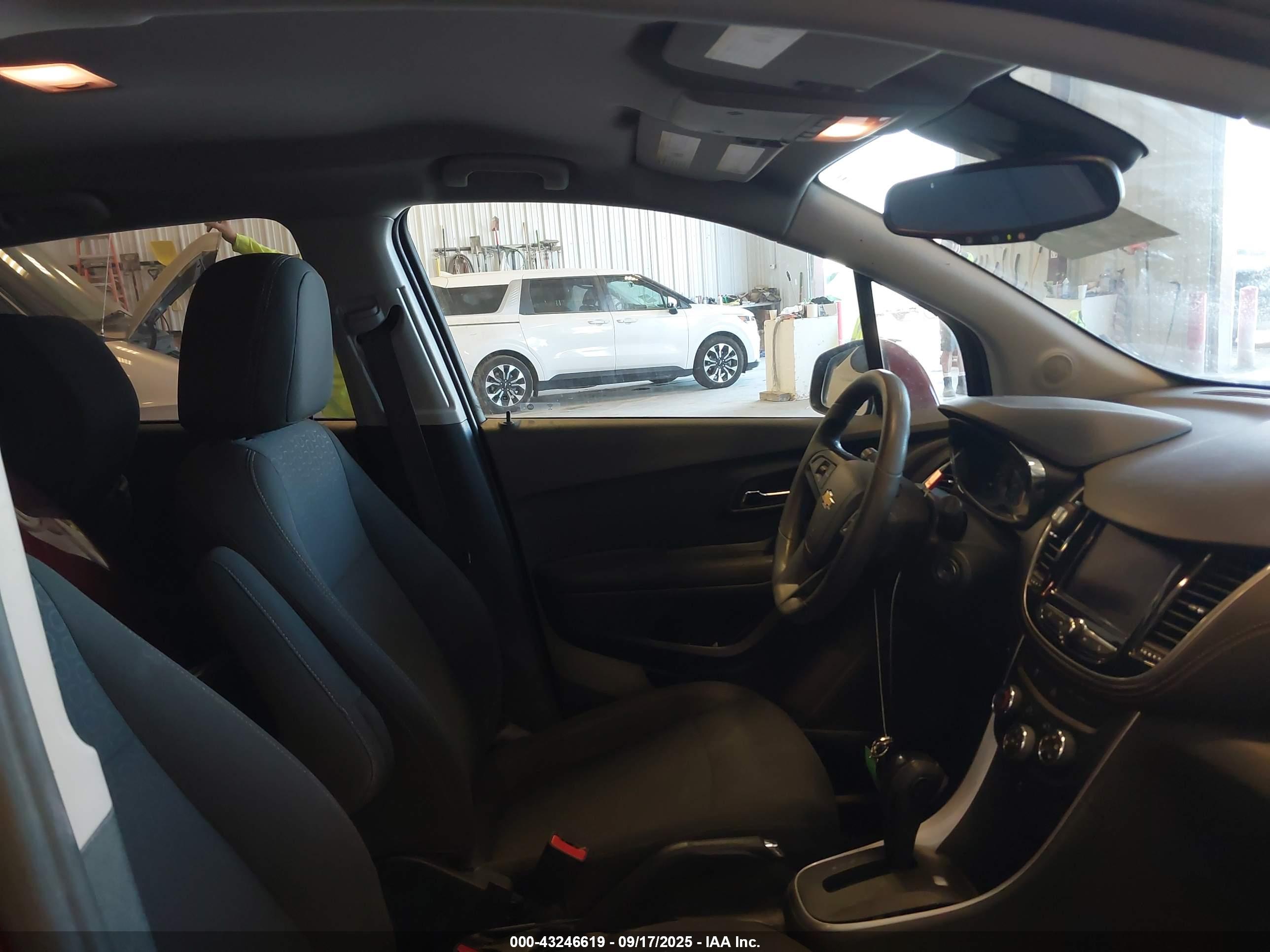 CHEVROLET TRAX image 5