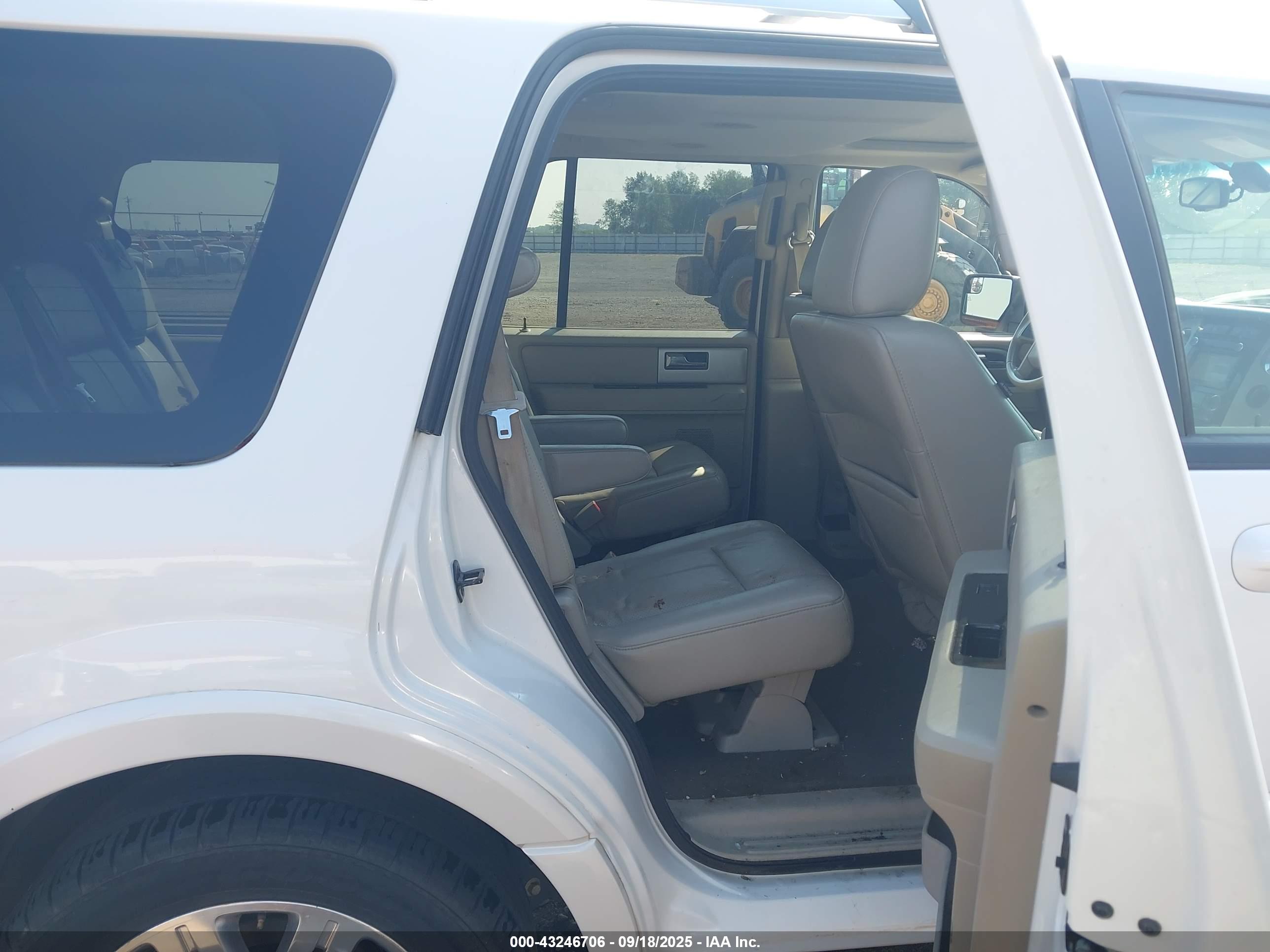 FORD EXPEDITION image 8