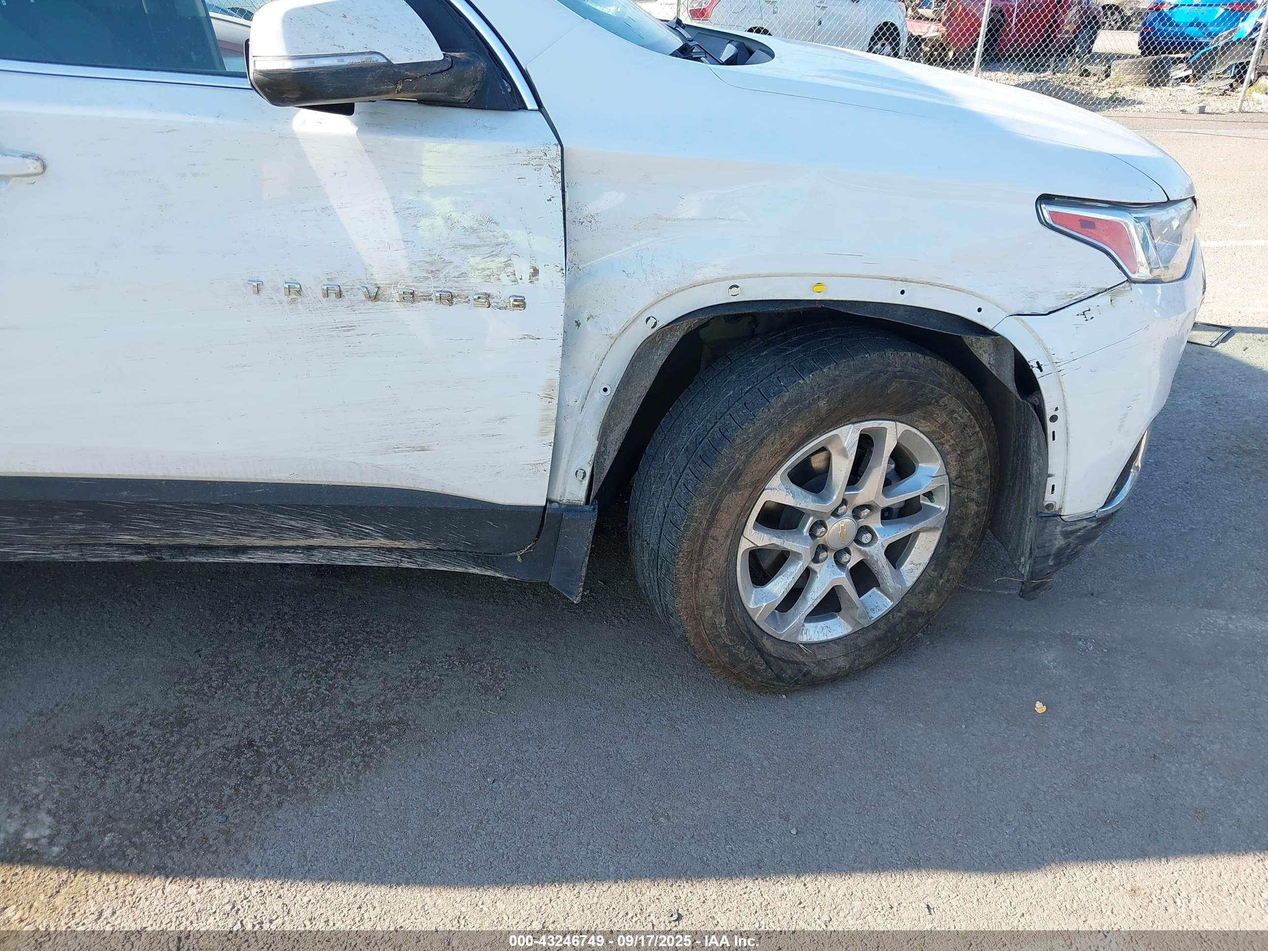 CHEVROLET TRAVERSE image 6