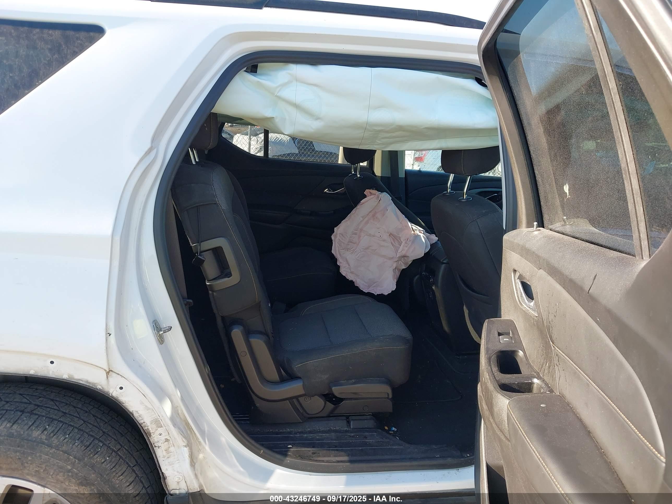 CHEVROLET TRAVERSE image 8