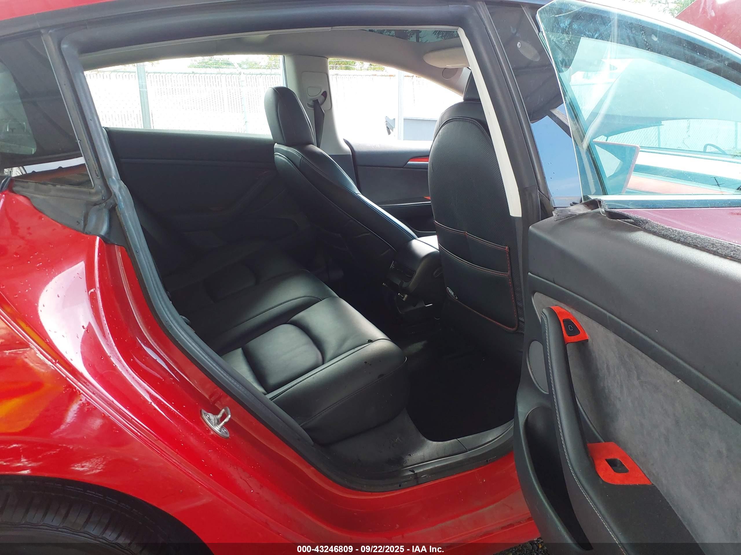 TESLA MODEL image 8