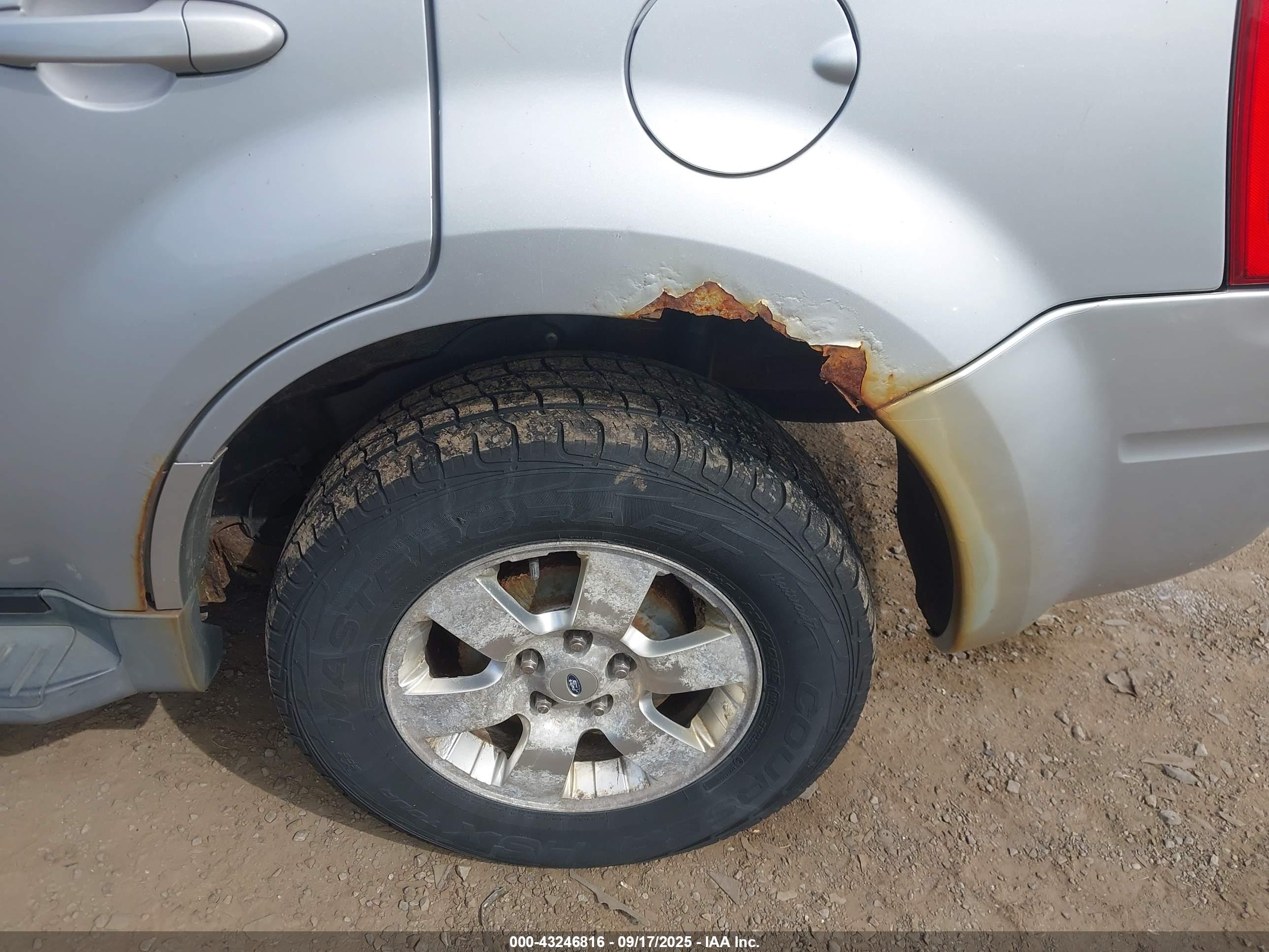 FORD ESCAPE image 6