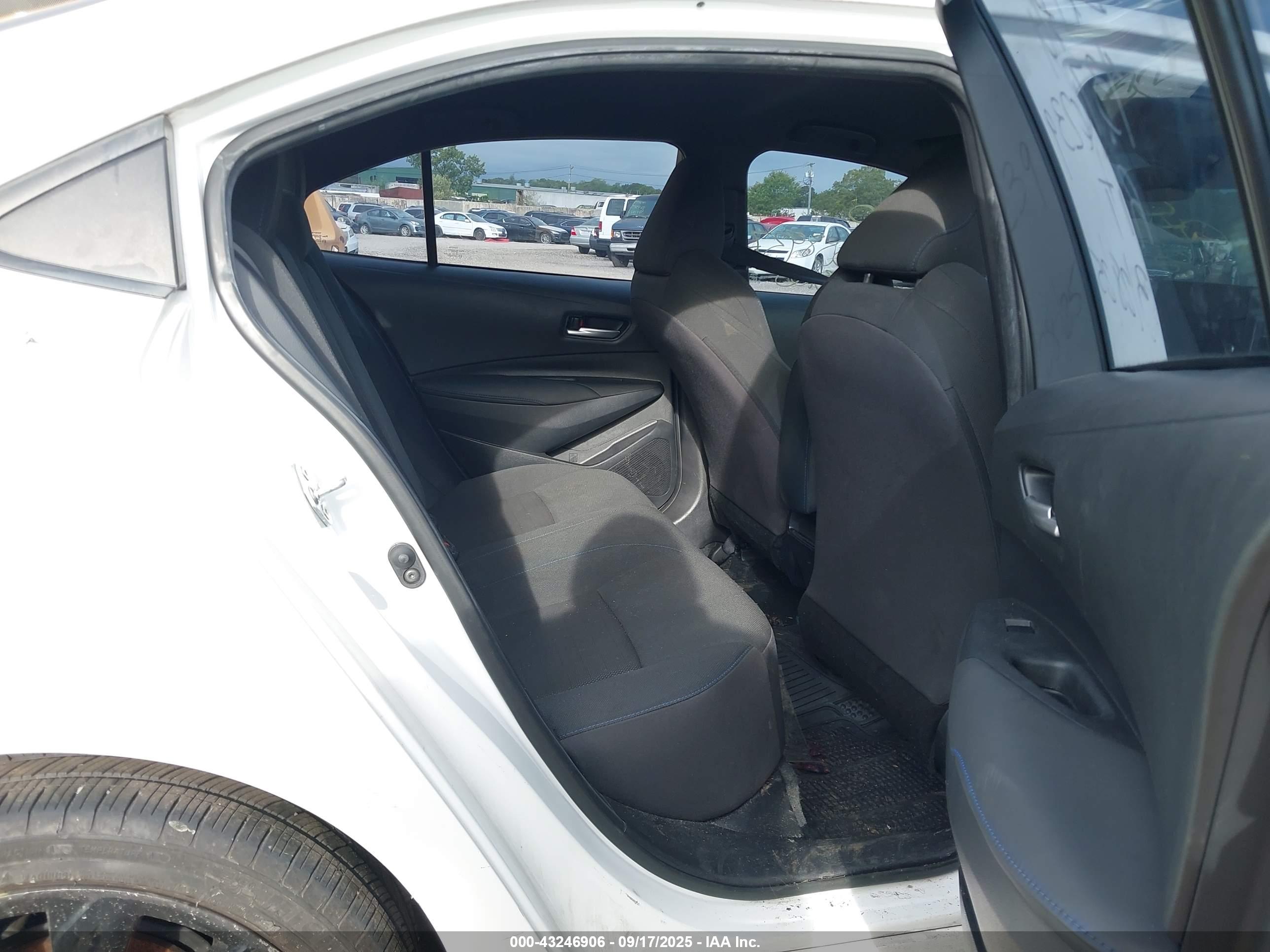 TOYOTA COROLLA image 8