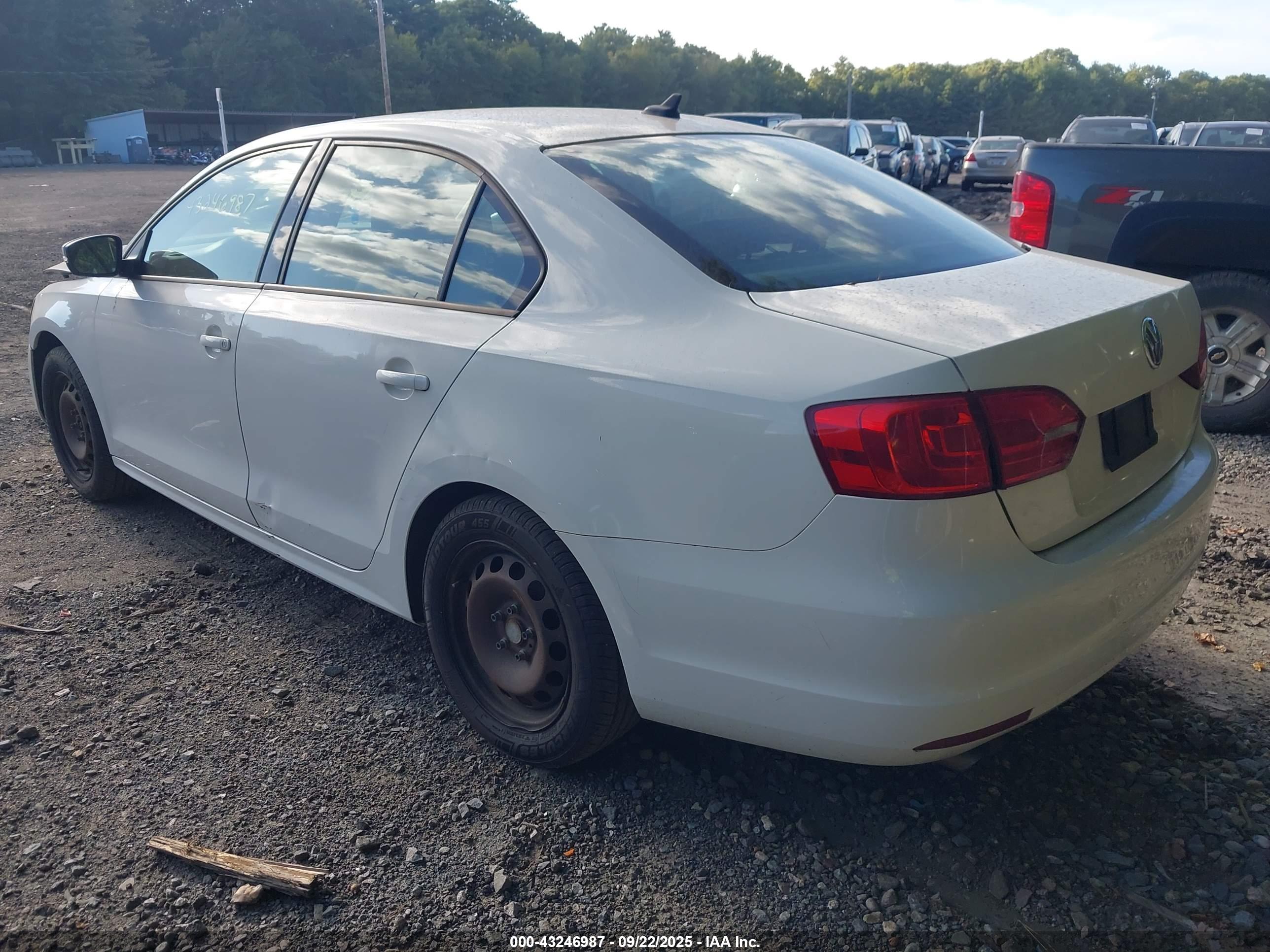 VOLKSWAGEN JETTA image 3