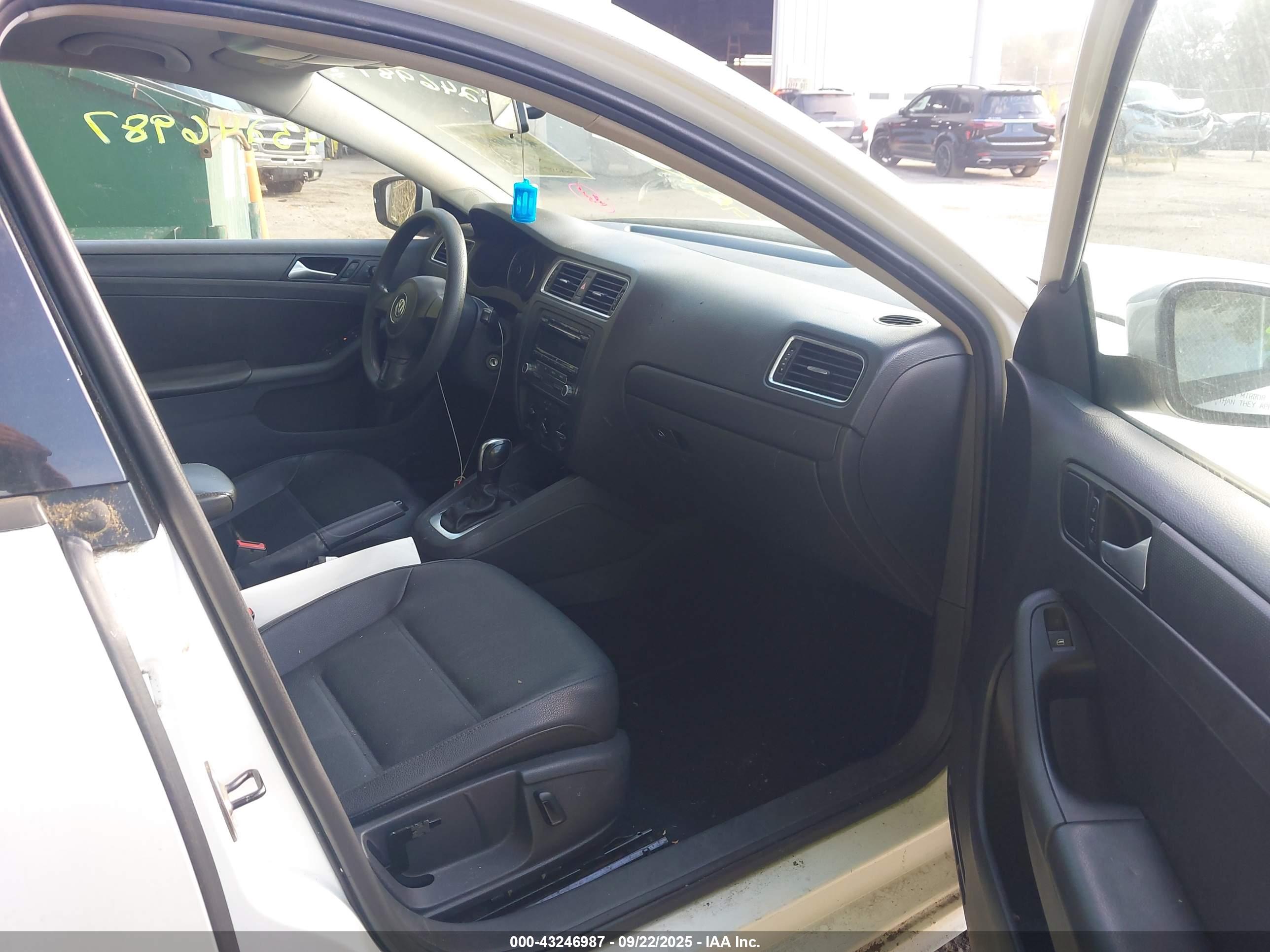 VOLKSWAGEN JETTA image 5