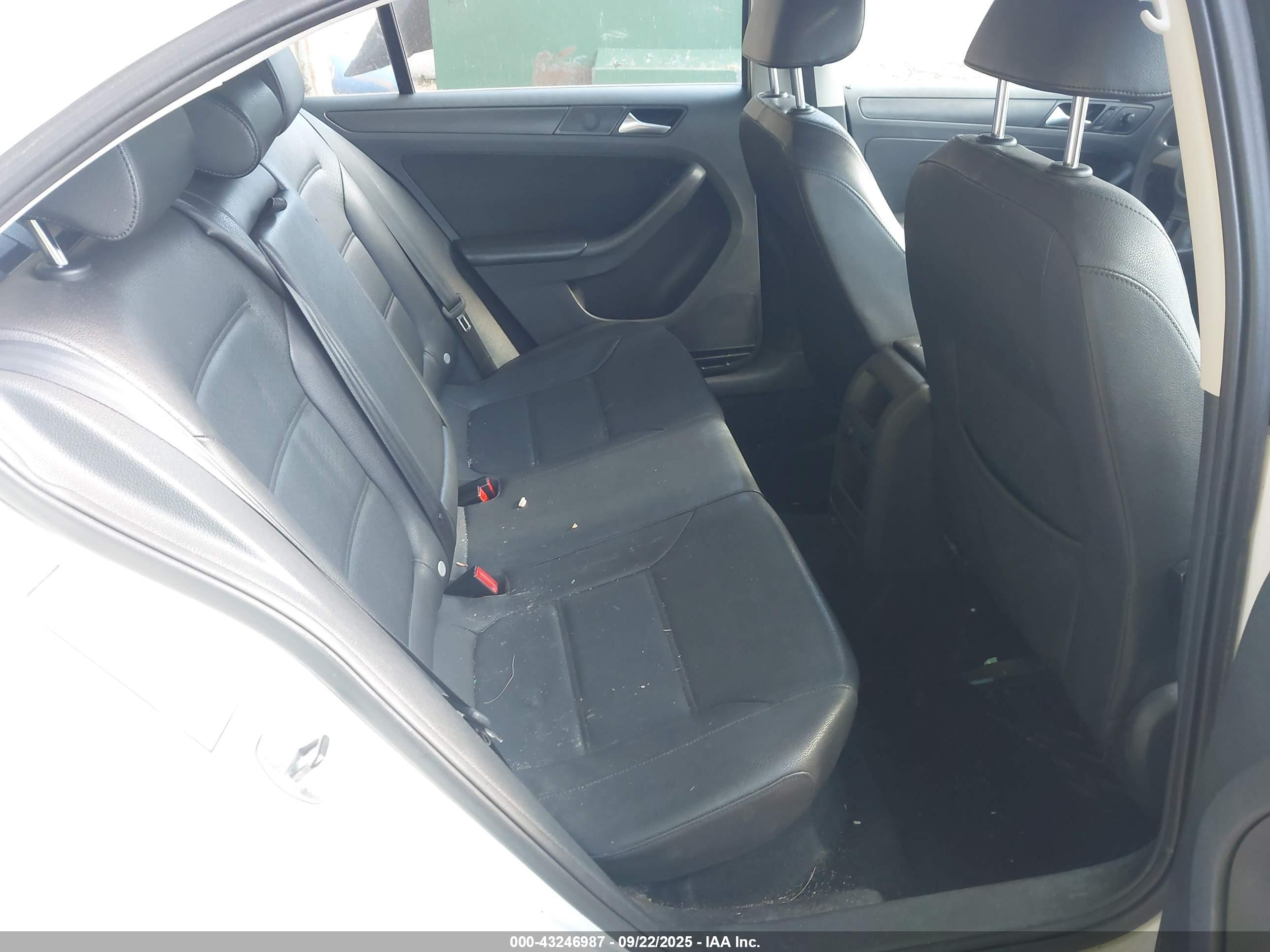 VOLKSWAGEN JETTA image 8