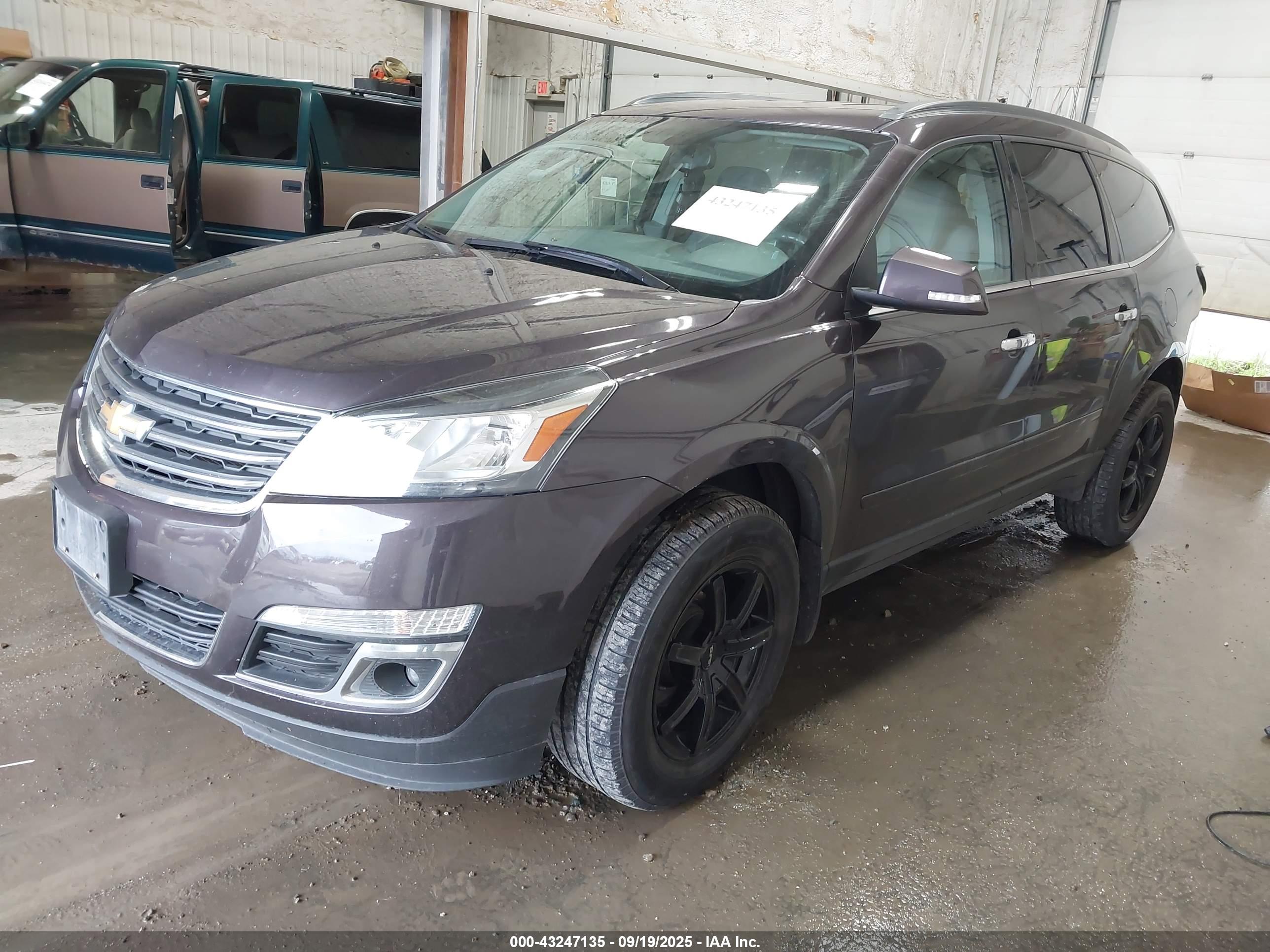 CHEVROLET TRAVERSE image 2