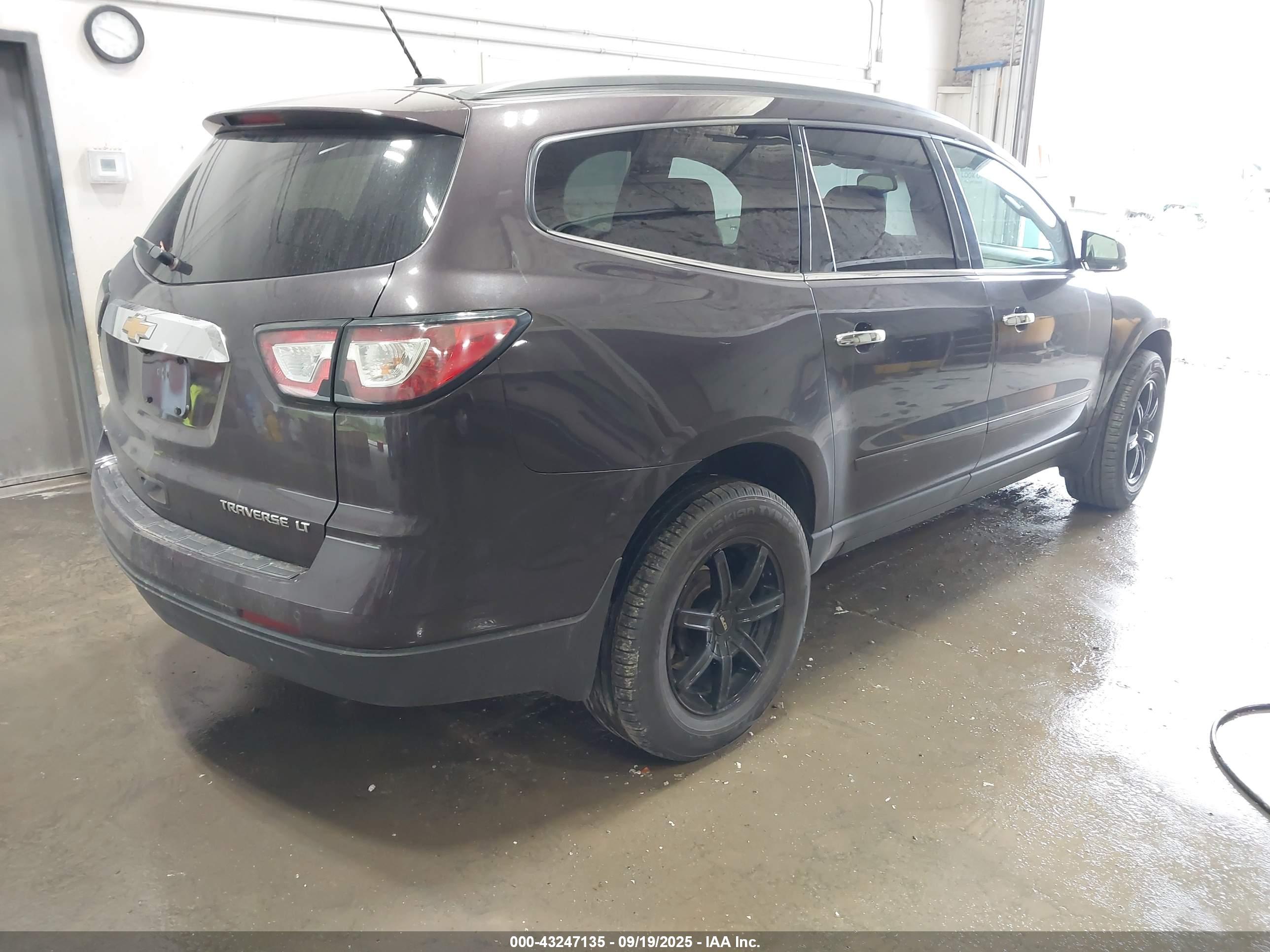 CHEVROLET TRAVERSE image 4