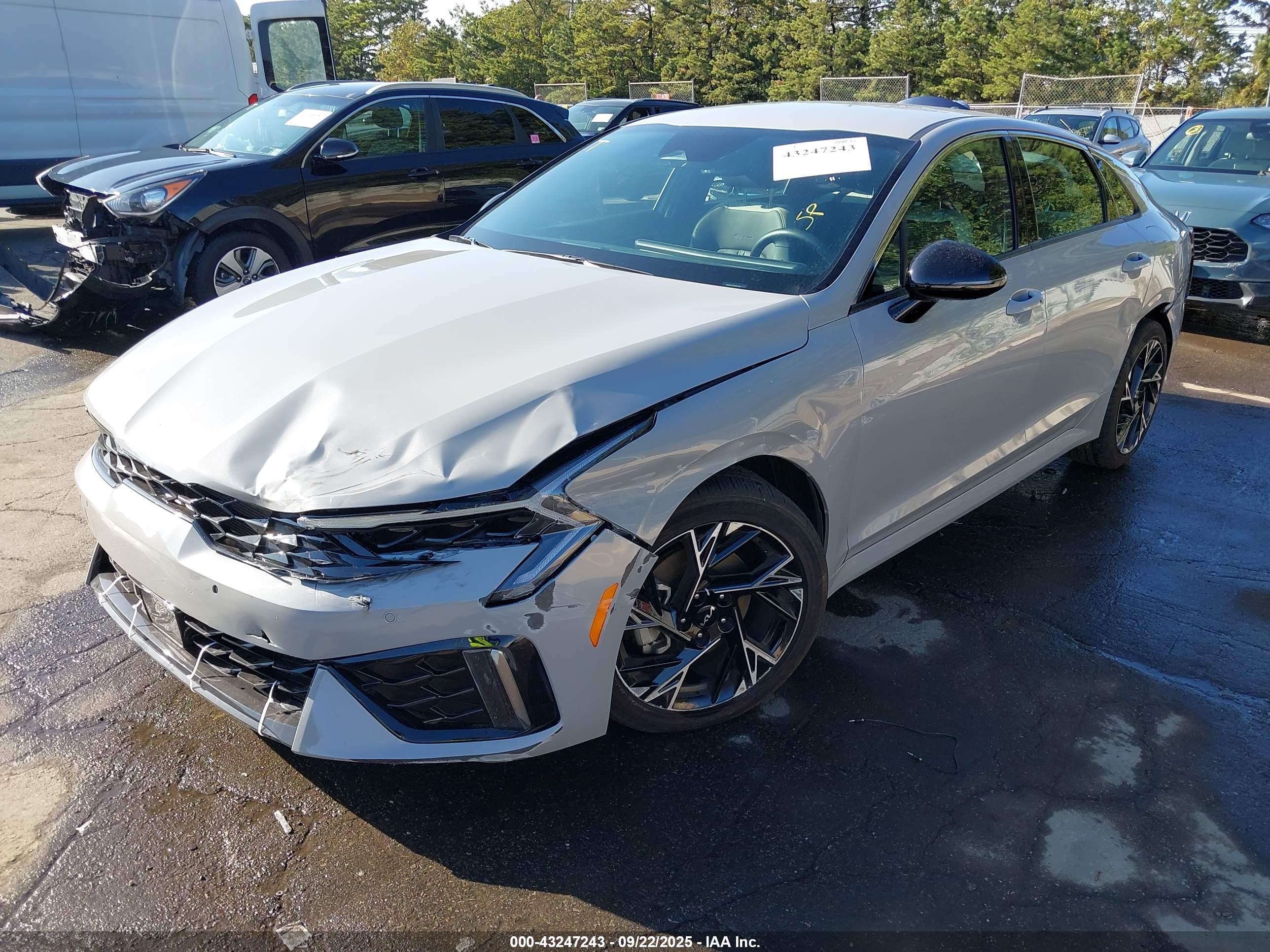 KIA K5 image 2