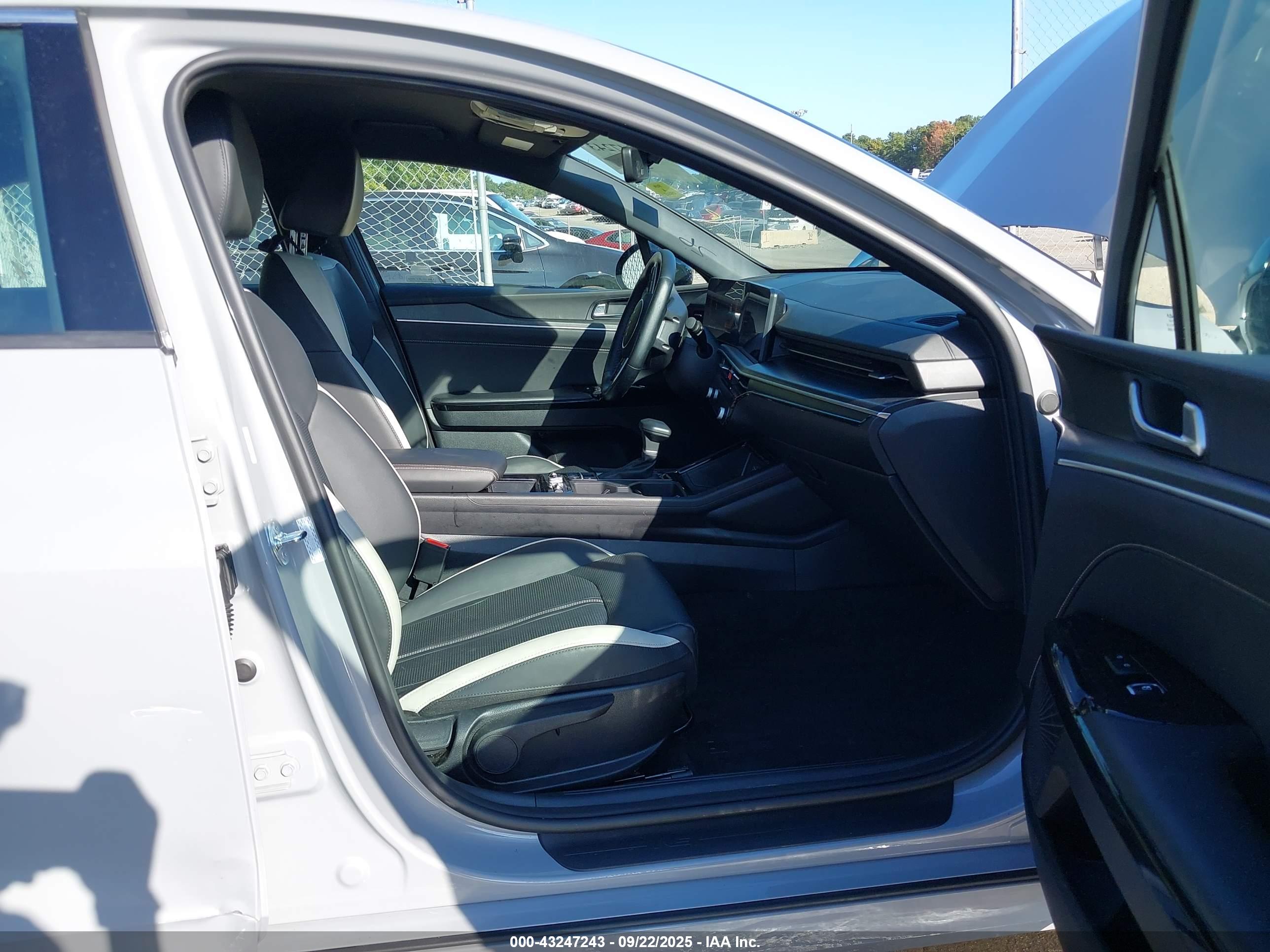 KIA K5 image 5
