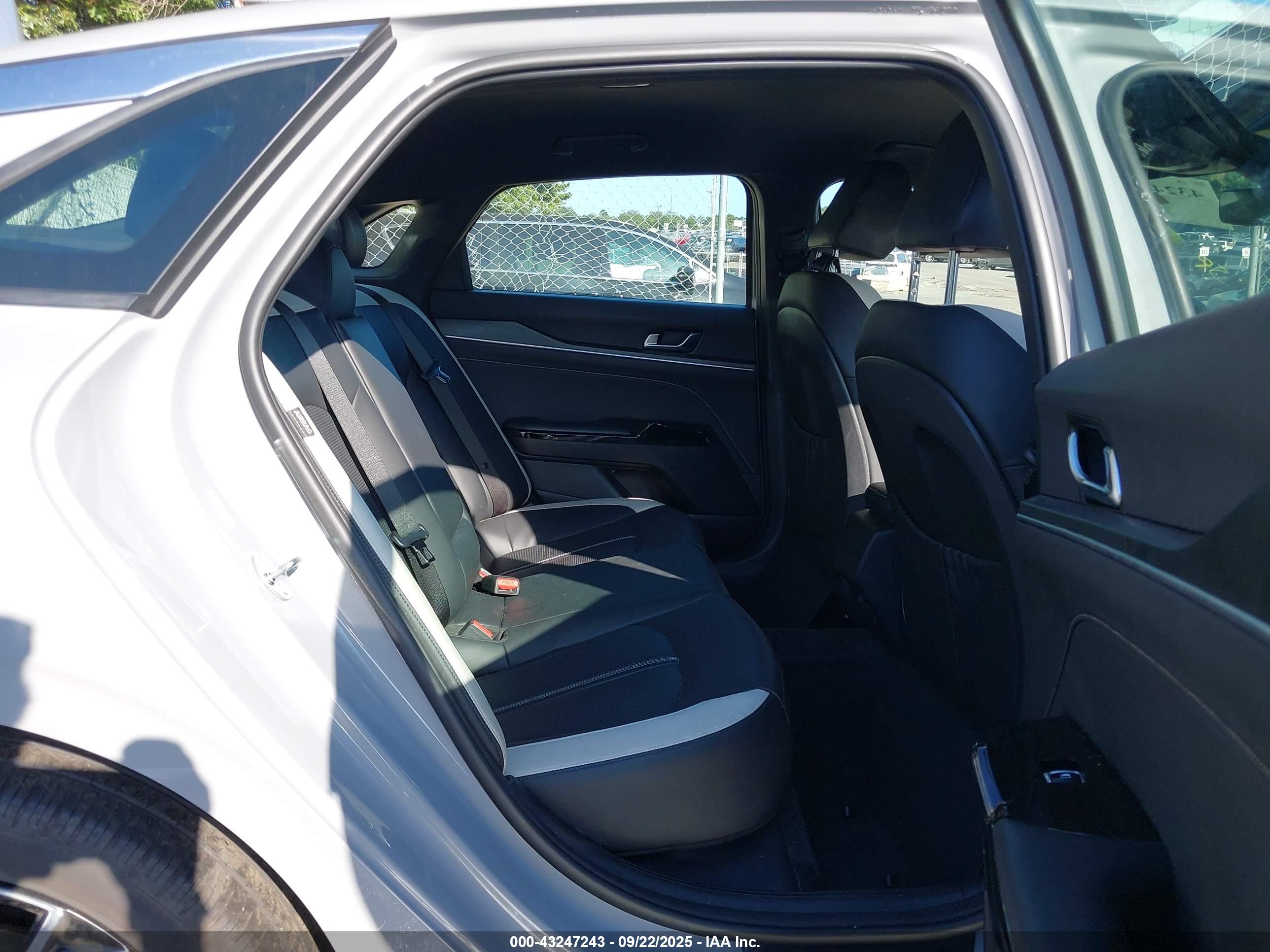 KIA K5 image 8