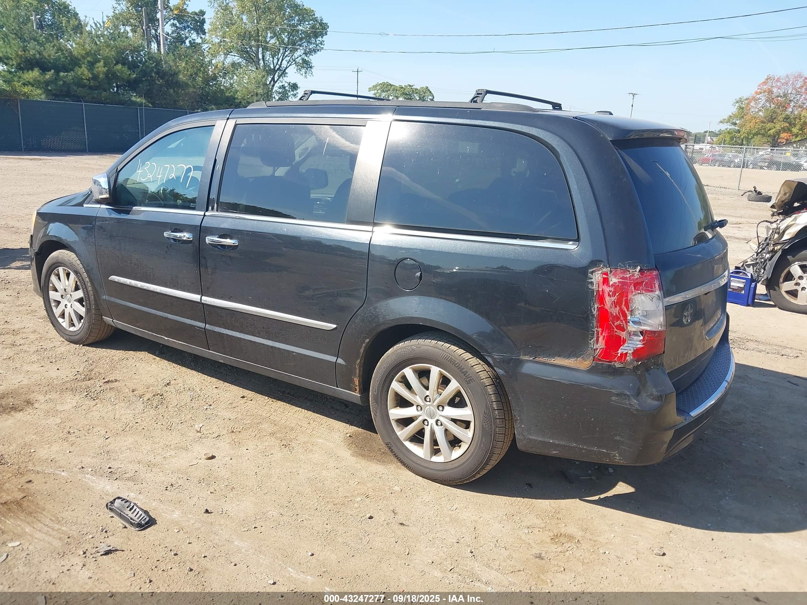 CHRYSLER TOWN image 3