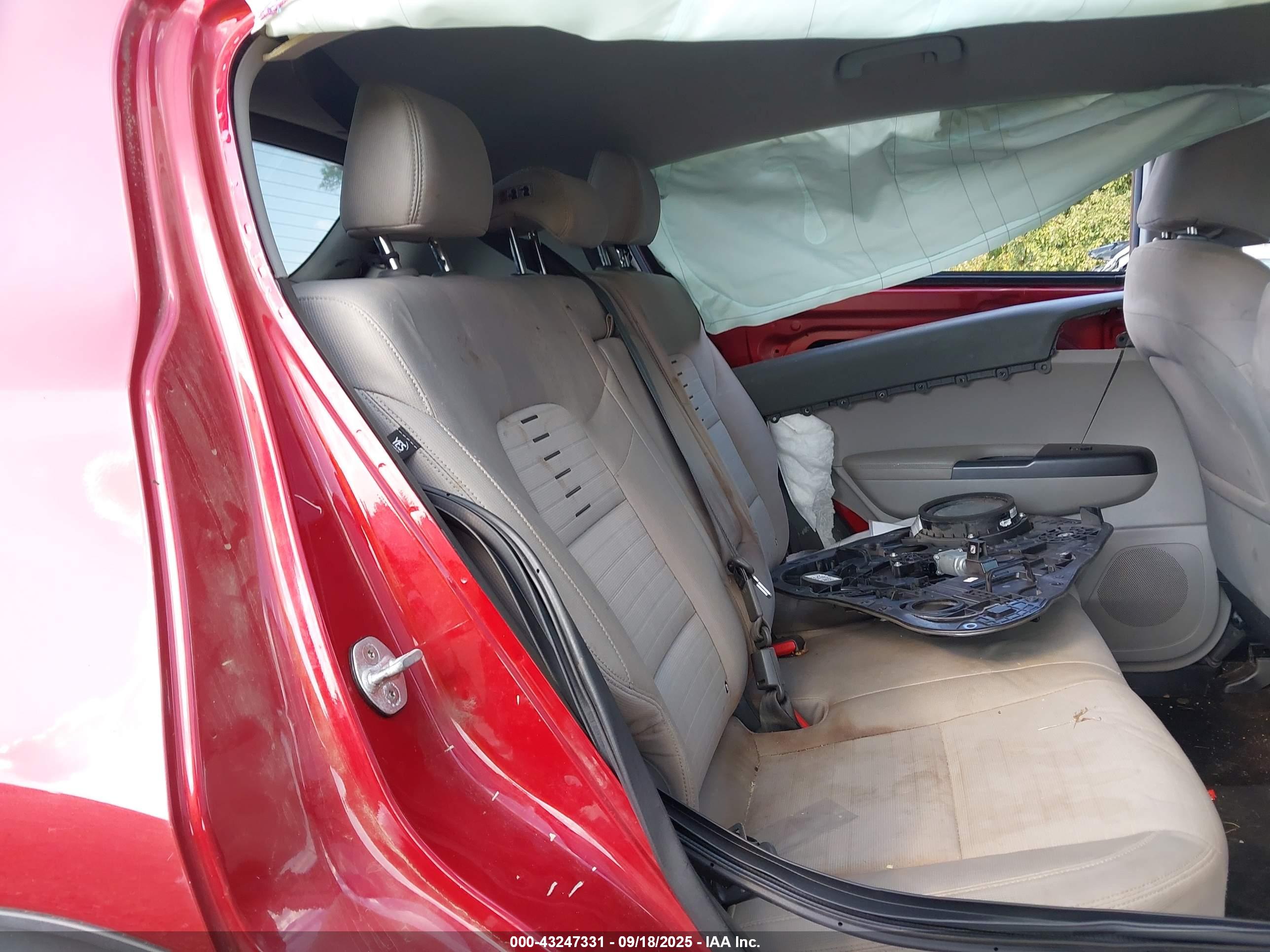 KIA SPORTAGE image 8
