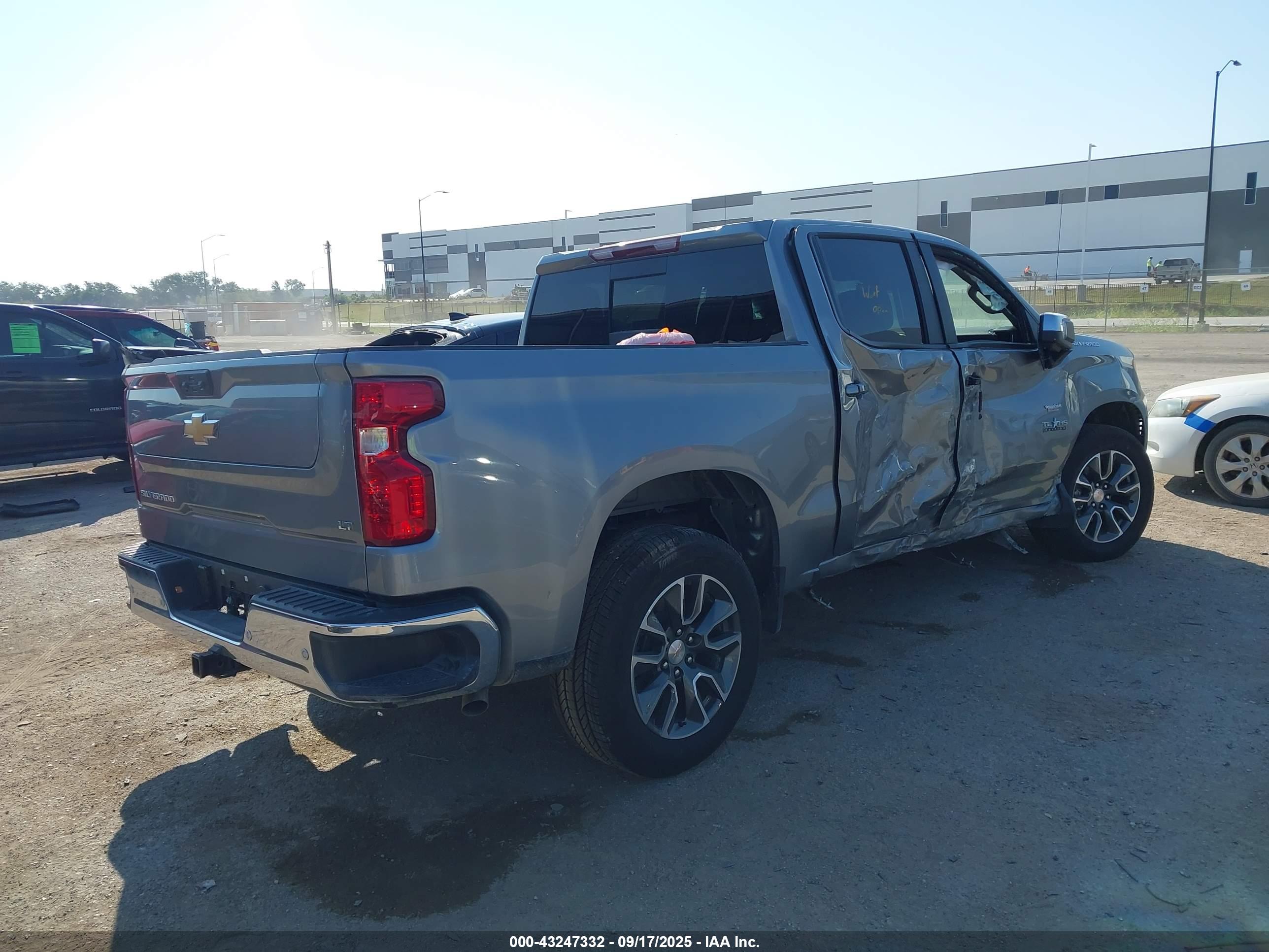 CHEVROLET SILVERADO image 4