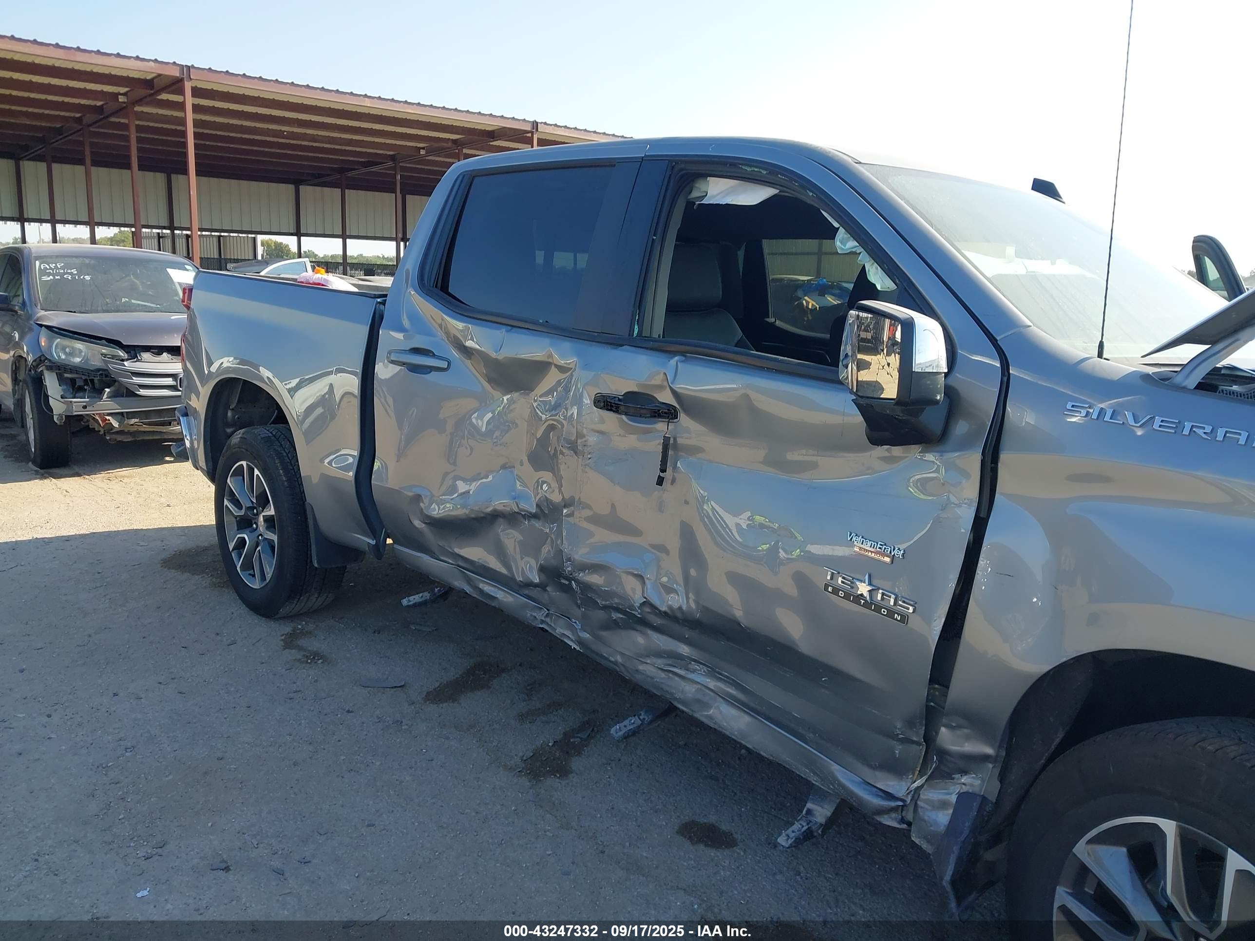 CHEVROLET SILVERADO image 6