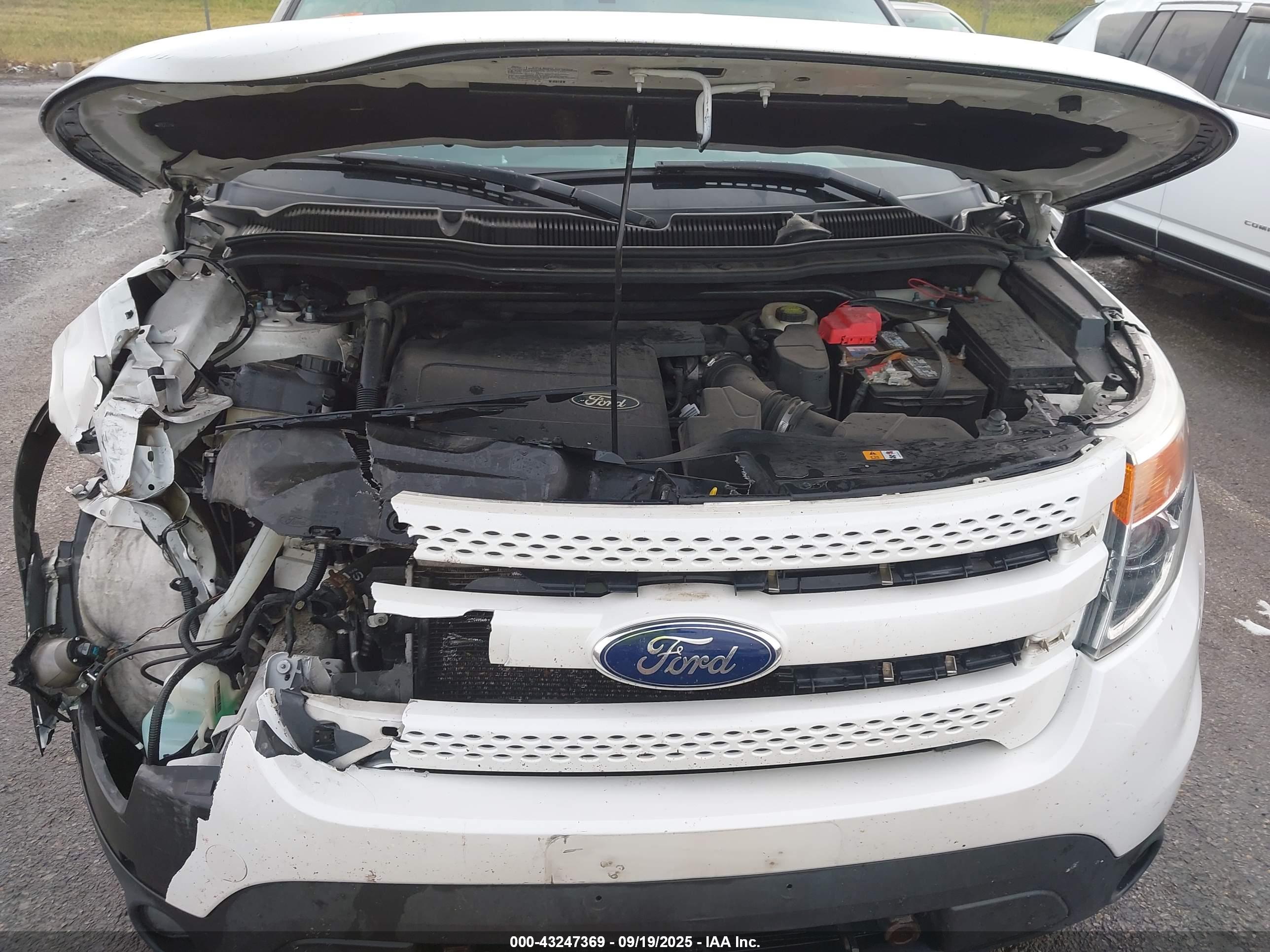 FORD EXPLORER image 10