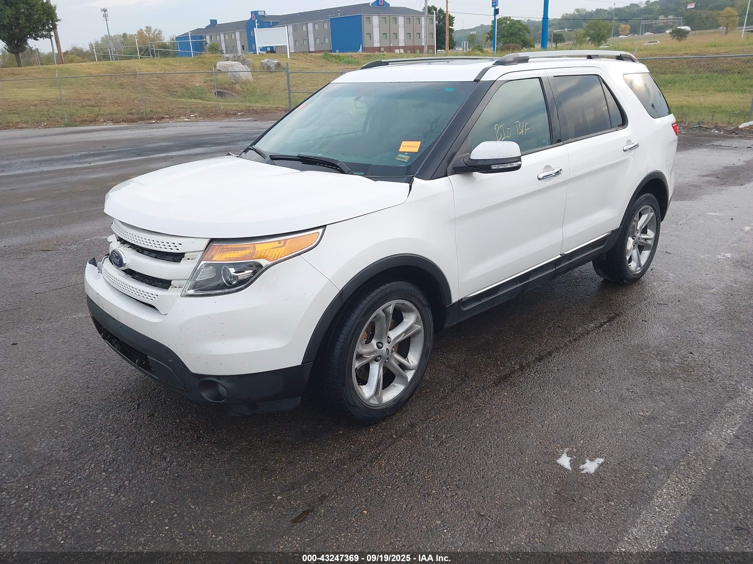 FORD EXPLORER image 2
