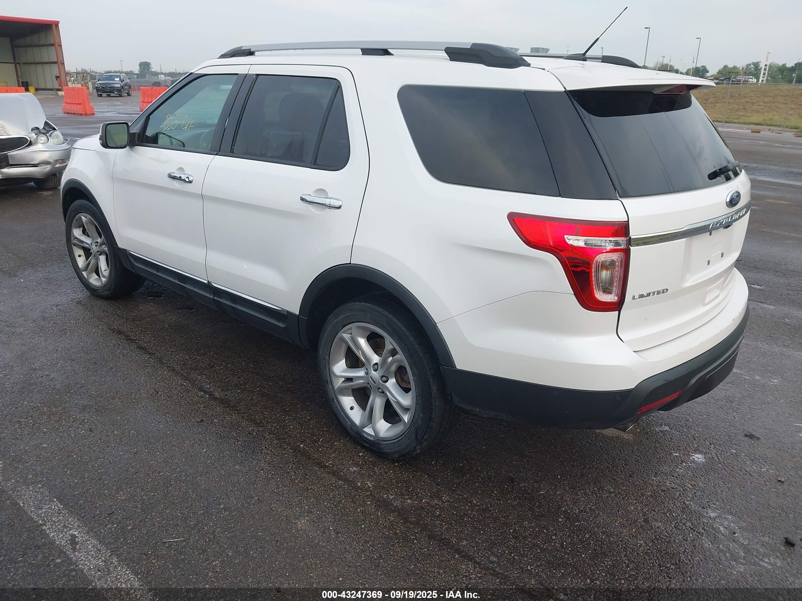 FORD EXPLORER image 3
