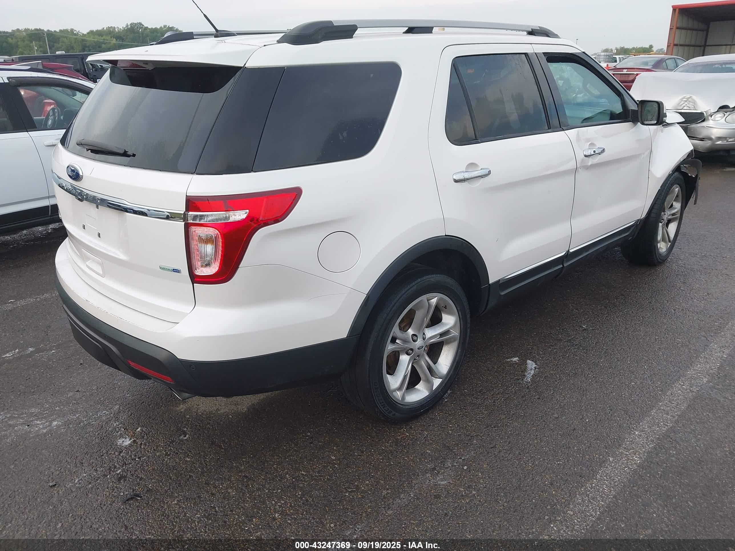 FORD EXPLORER image 4