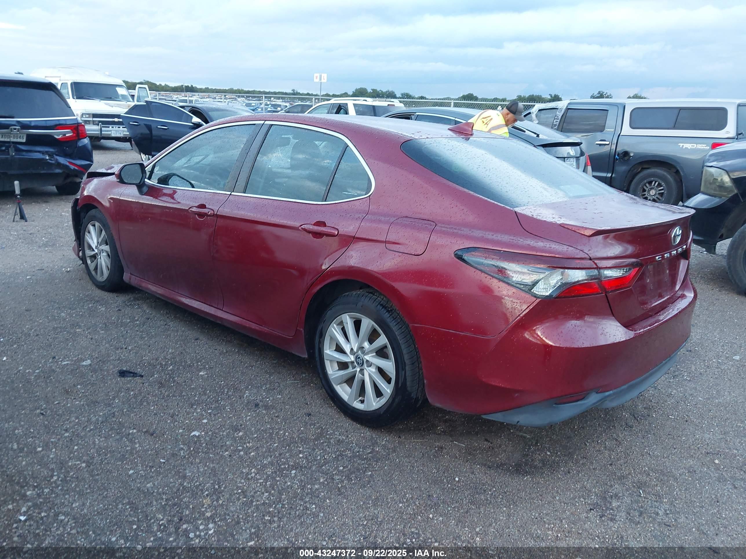 TOYOTA CAMRY image 3