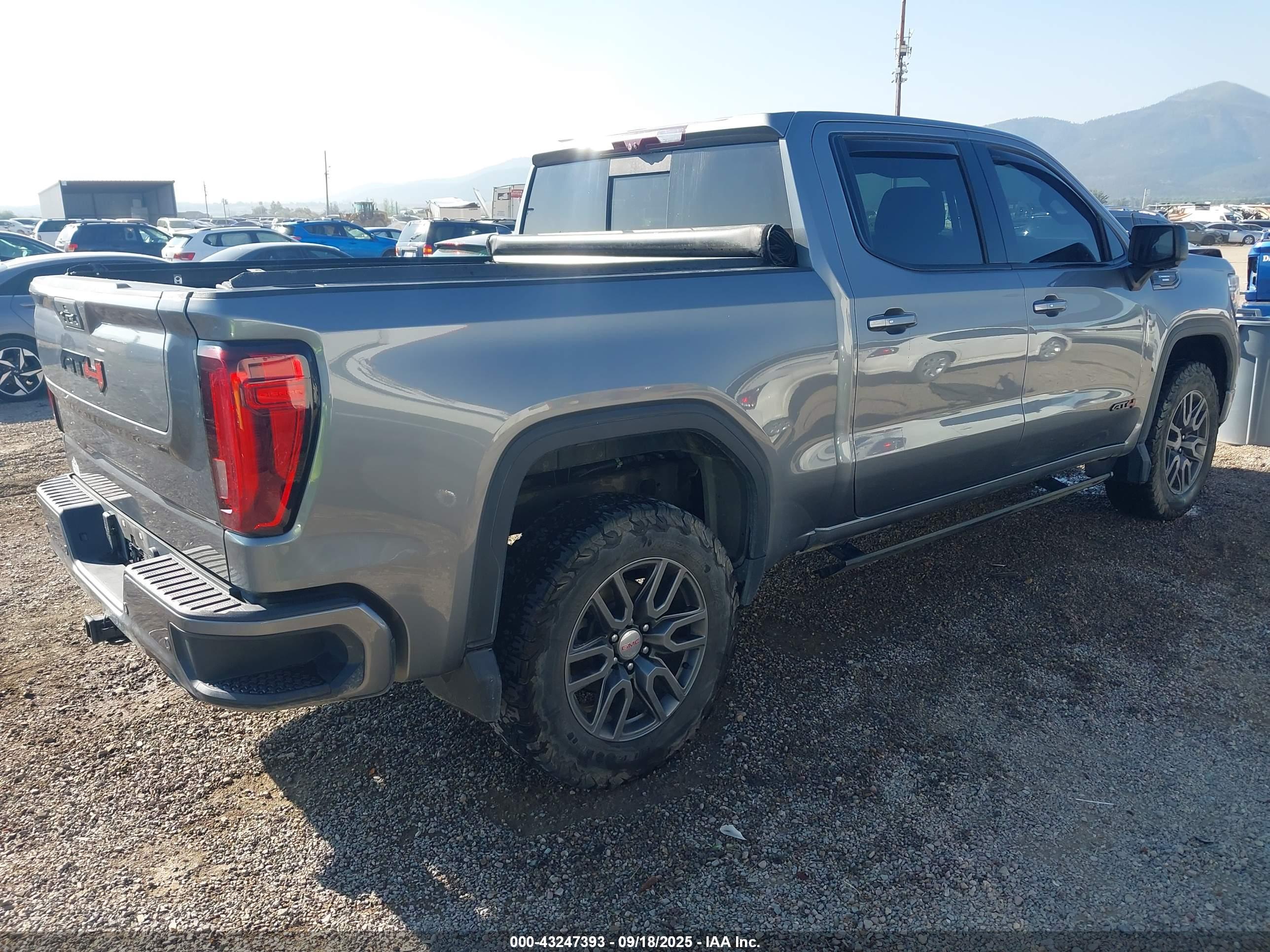 GMC SIERRA image 4