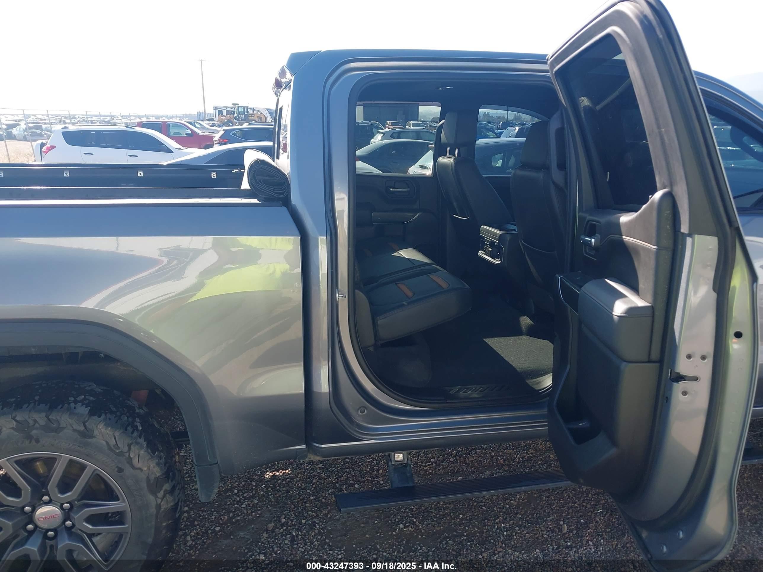 GMC SIERRA image 8