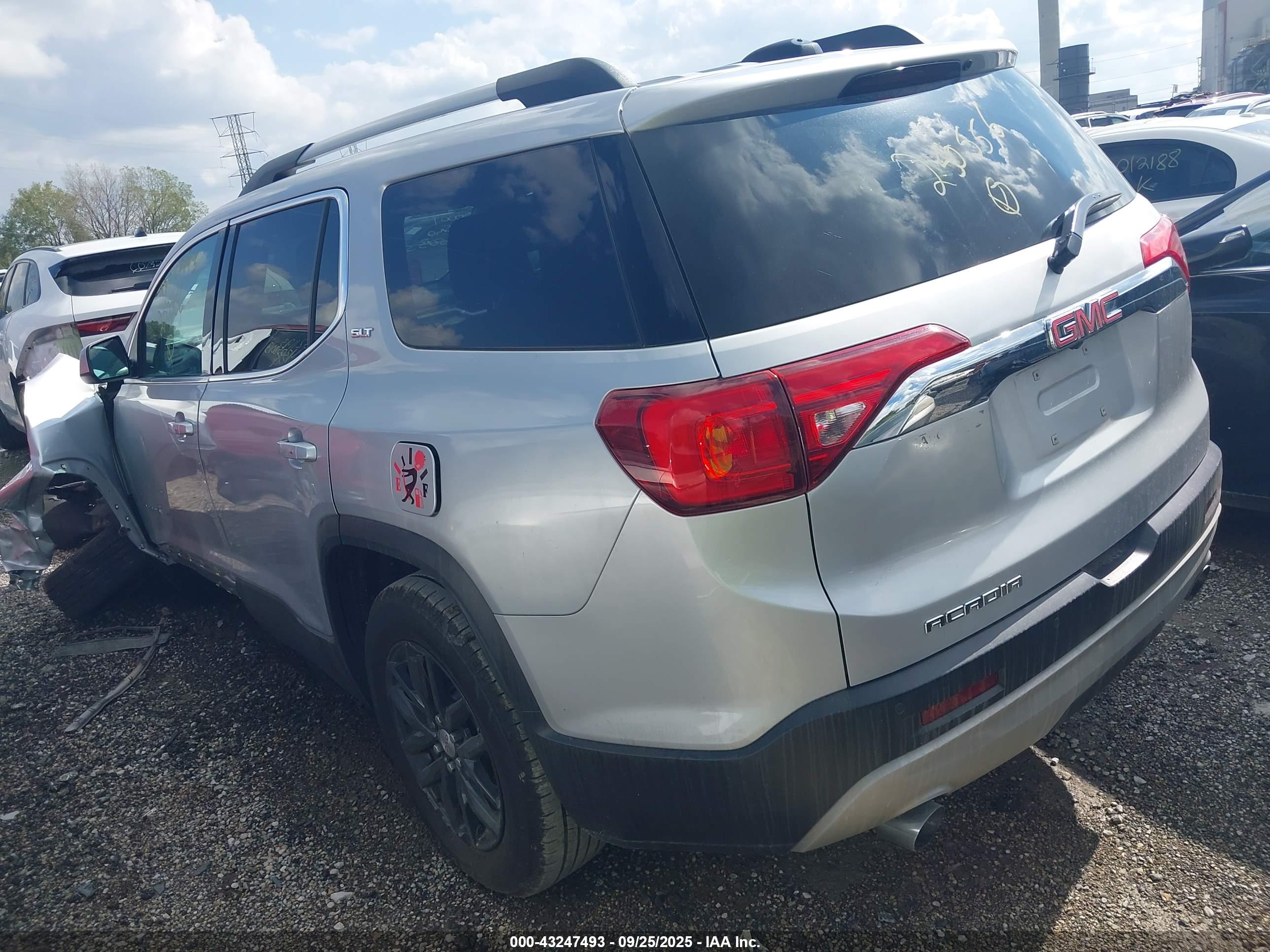 GMC ACADIA image 3
