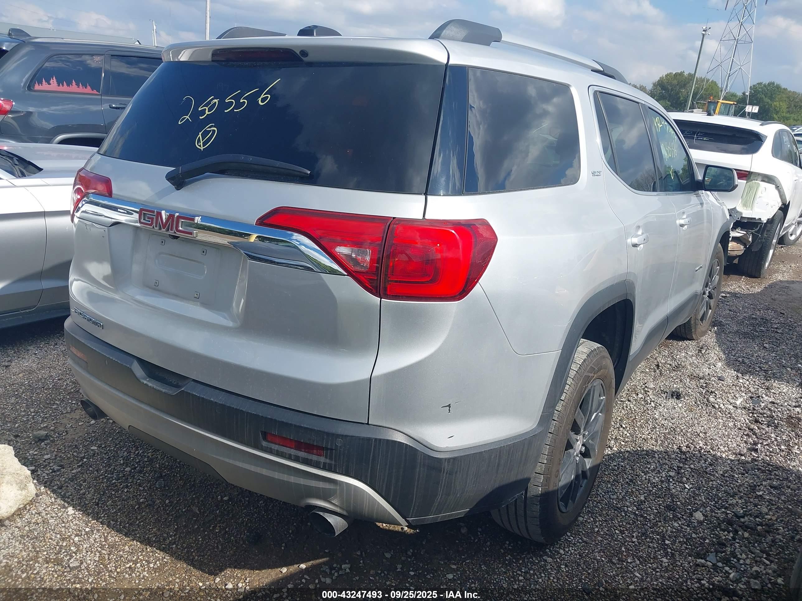 GMC ACADIA image 4