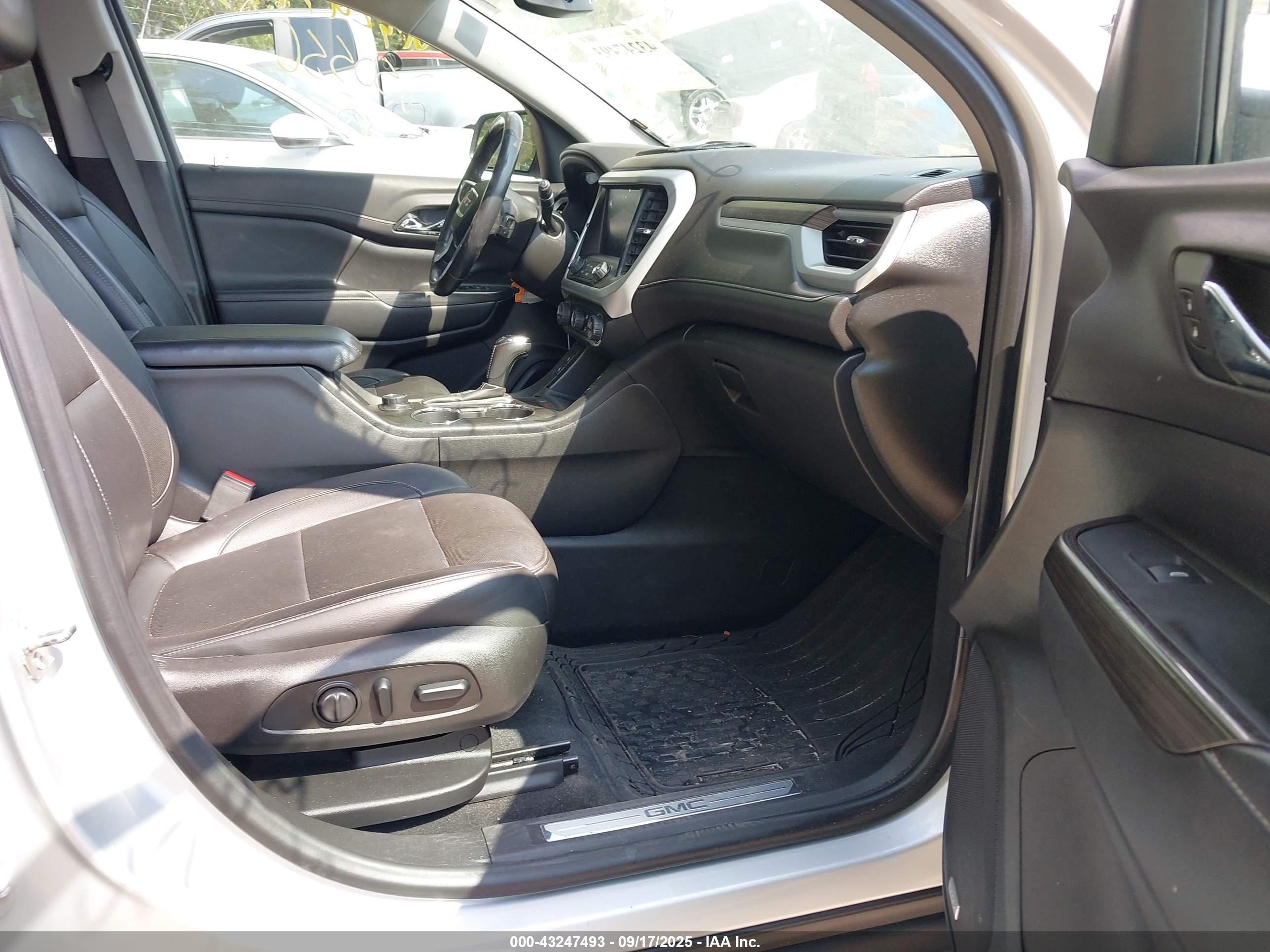 GMC ACADIA image 5
