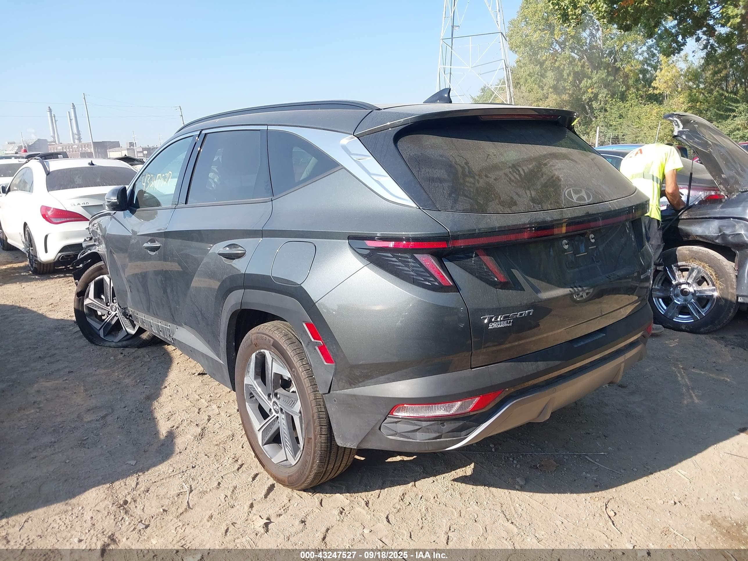 HYUNDAI TUCSON image 3