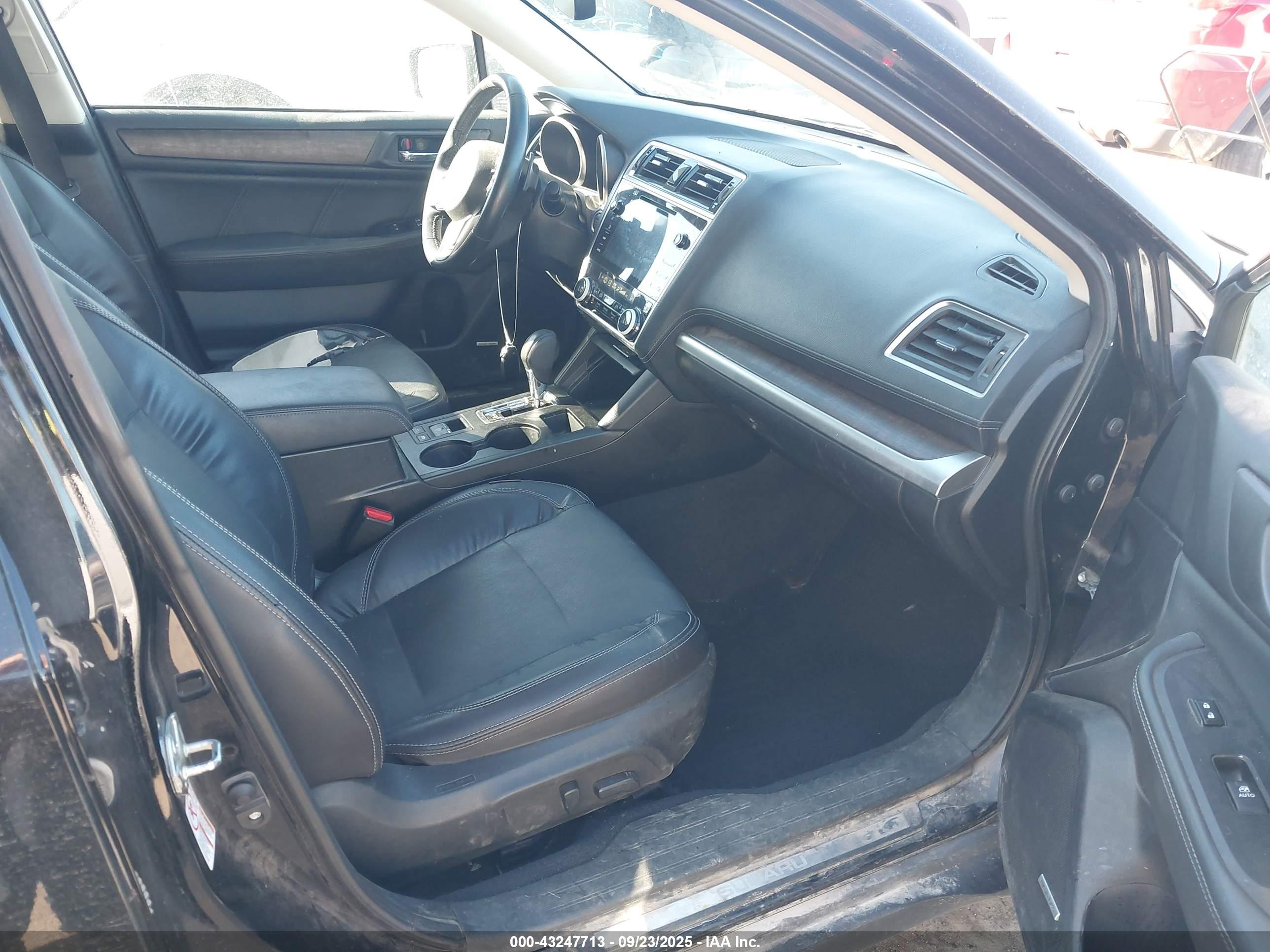 SUBARU OUTBACK image 5