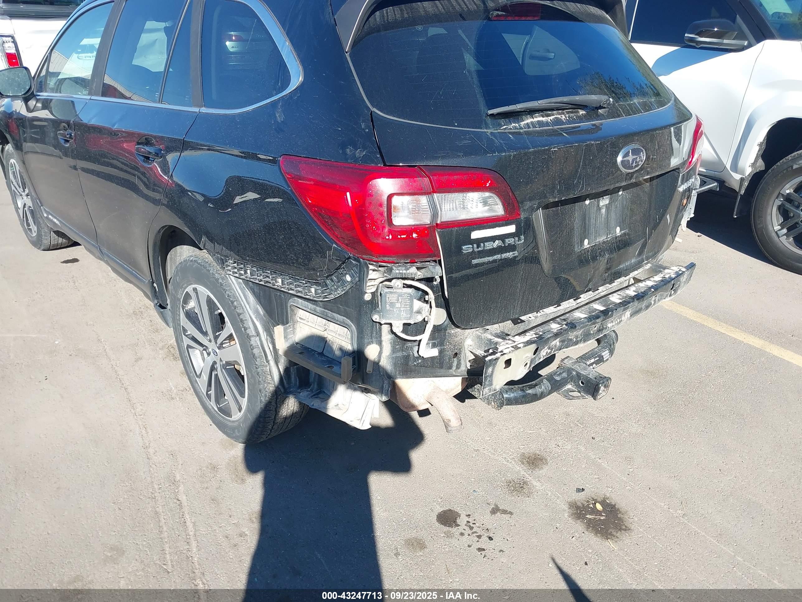 SUBARU OUTBACK image 6