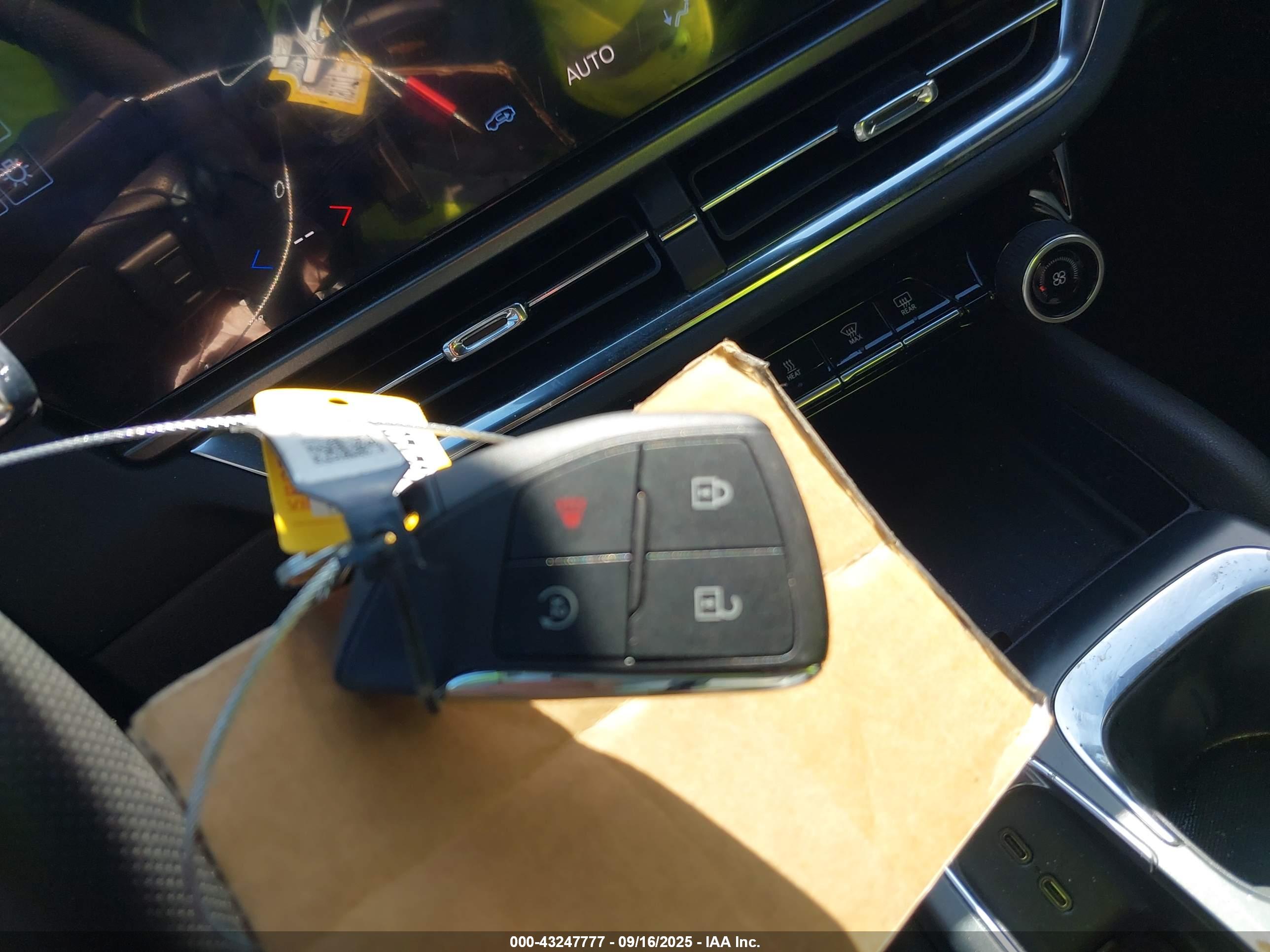 CHEVROLET EQUINOX image 11
