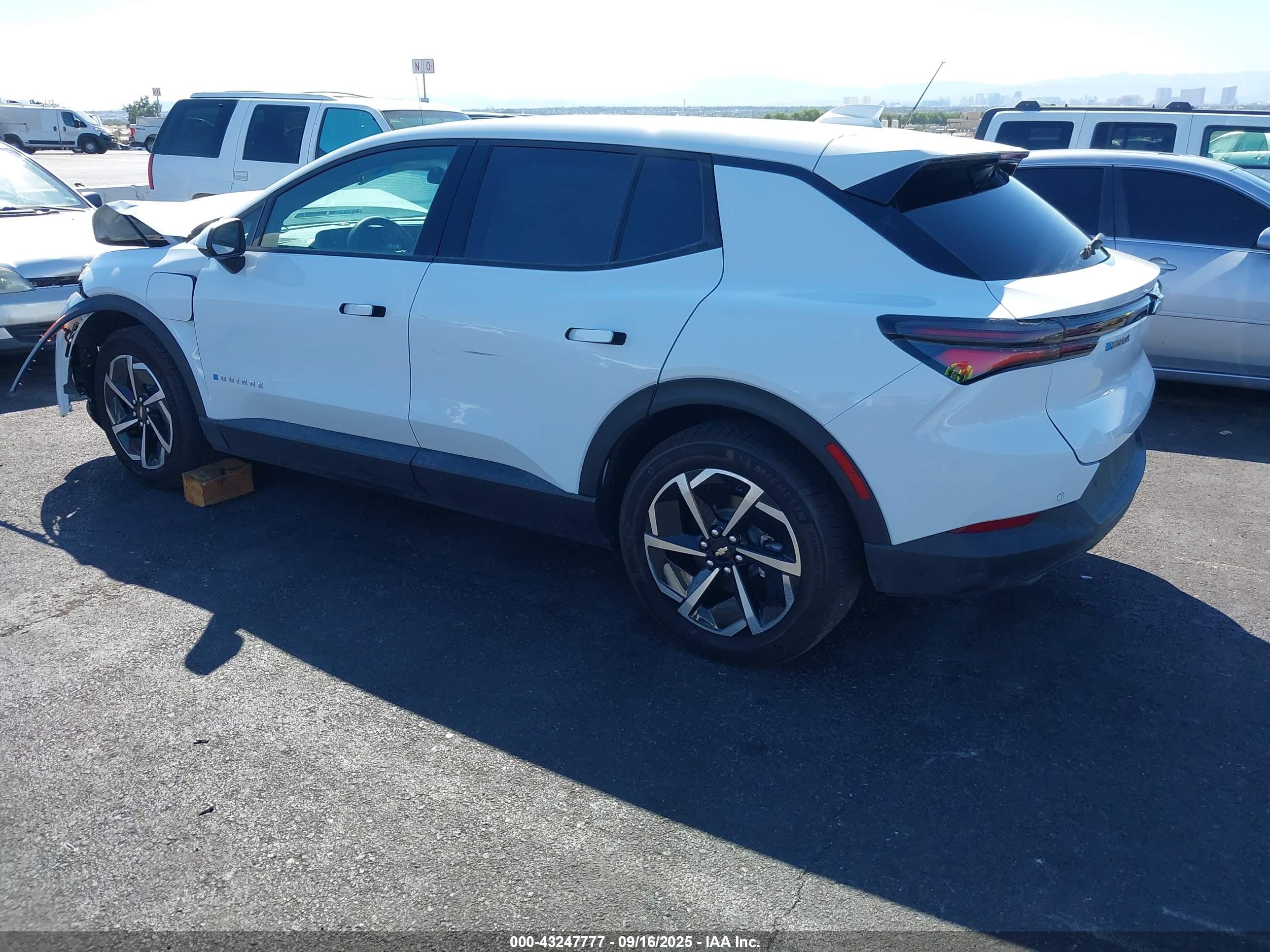 CHEVROLET EQUINOX image 3