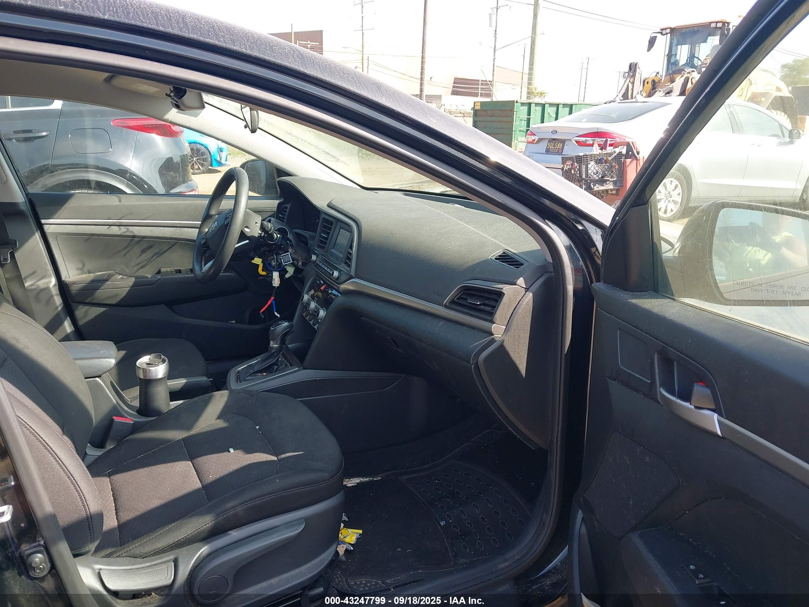 HYUNDAI ELANTRA image 5