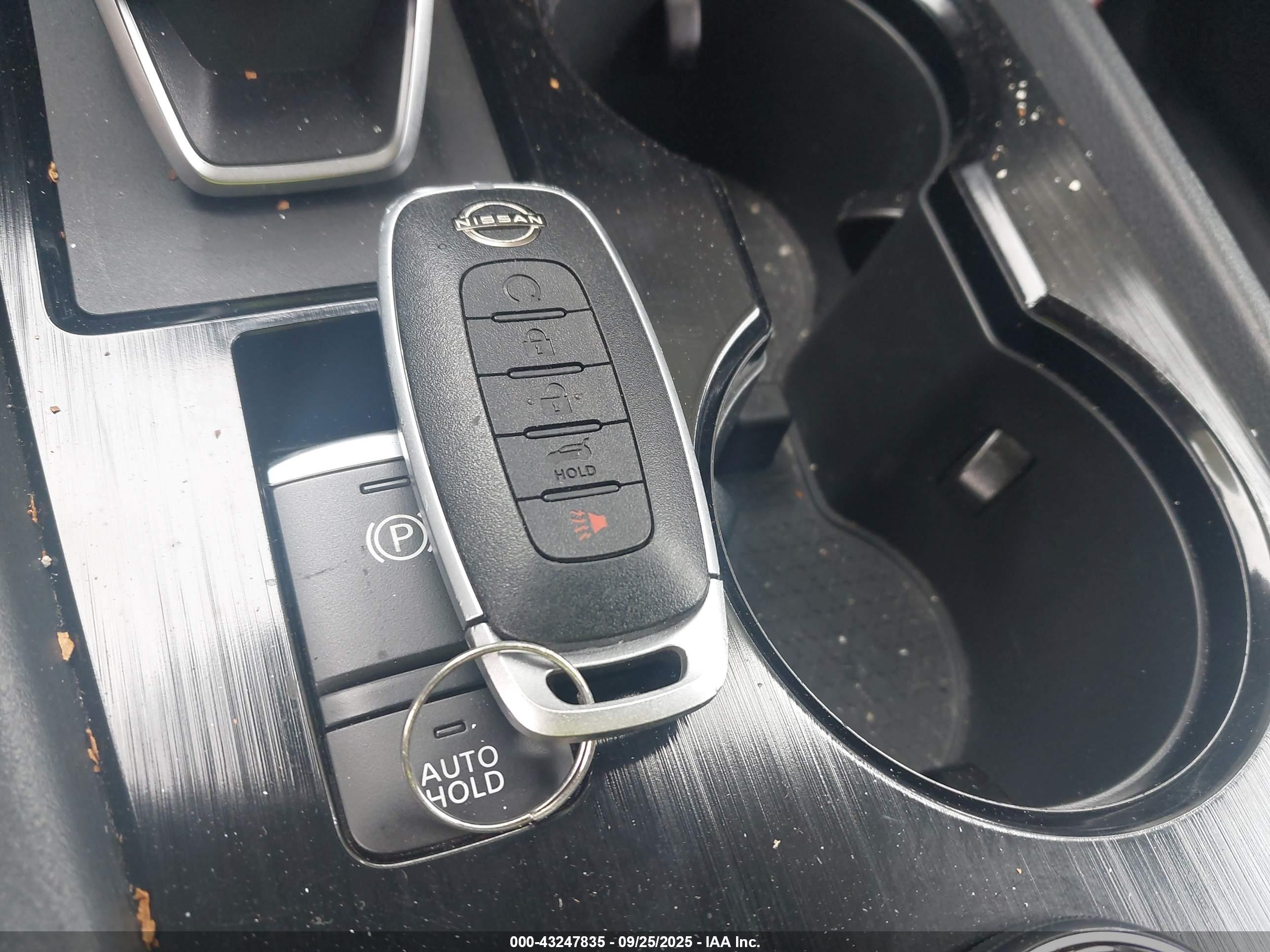 NISSAN ROGUE image 11