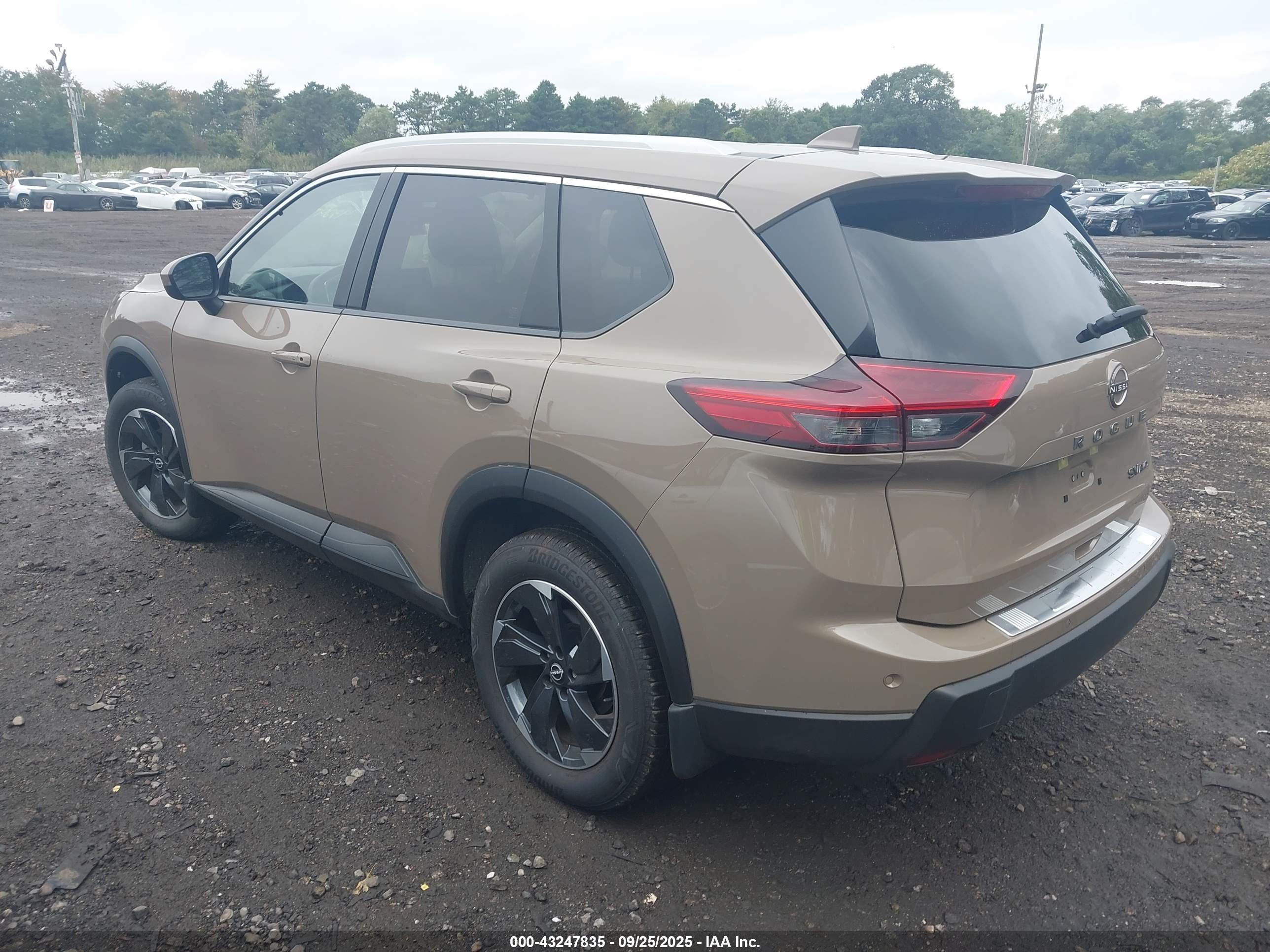 NISSAN ROGUE image 3