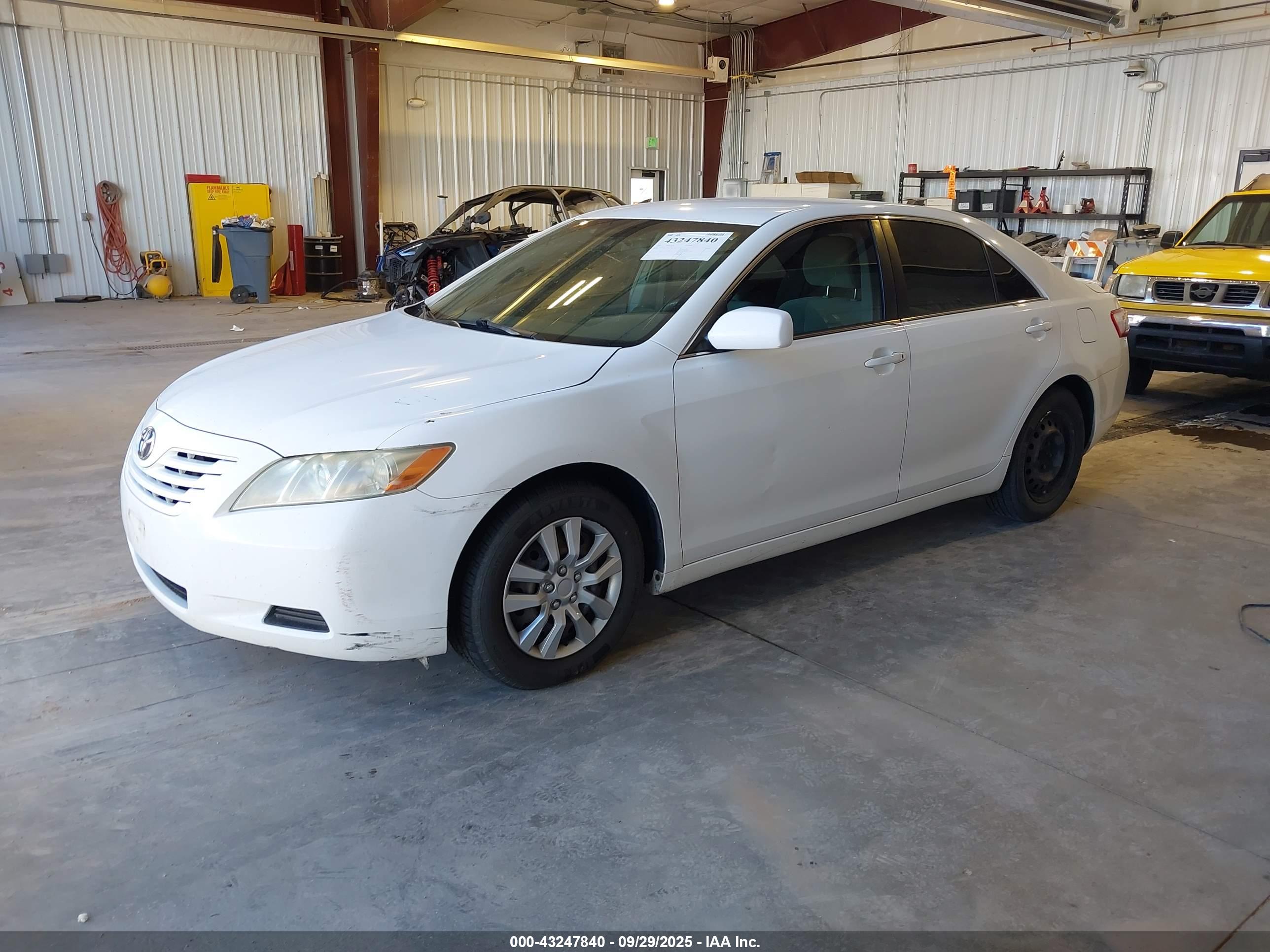 TOYOTA CAMRY image 2