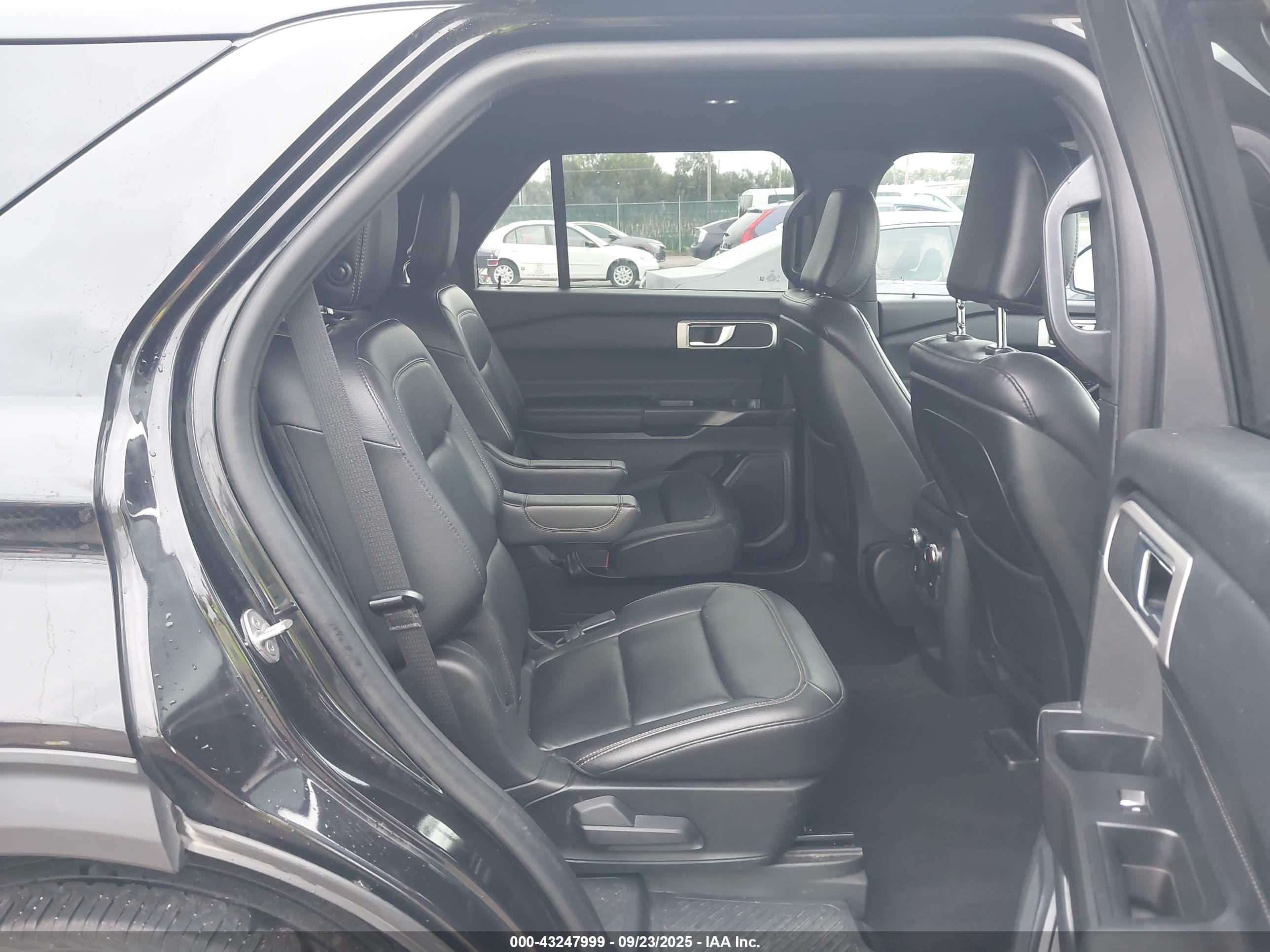 FORD EXPLORER image 8