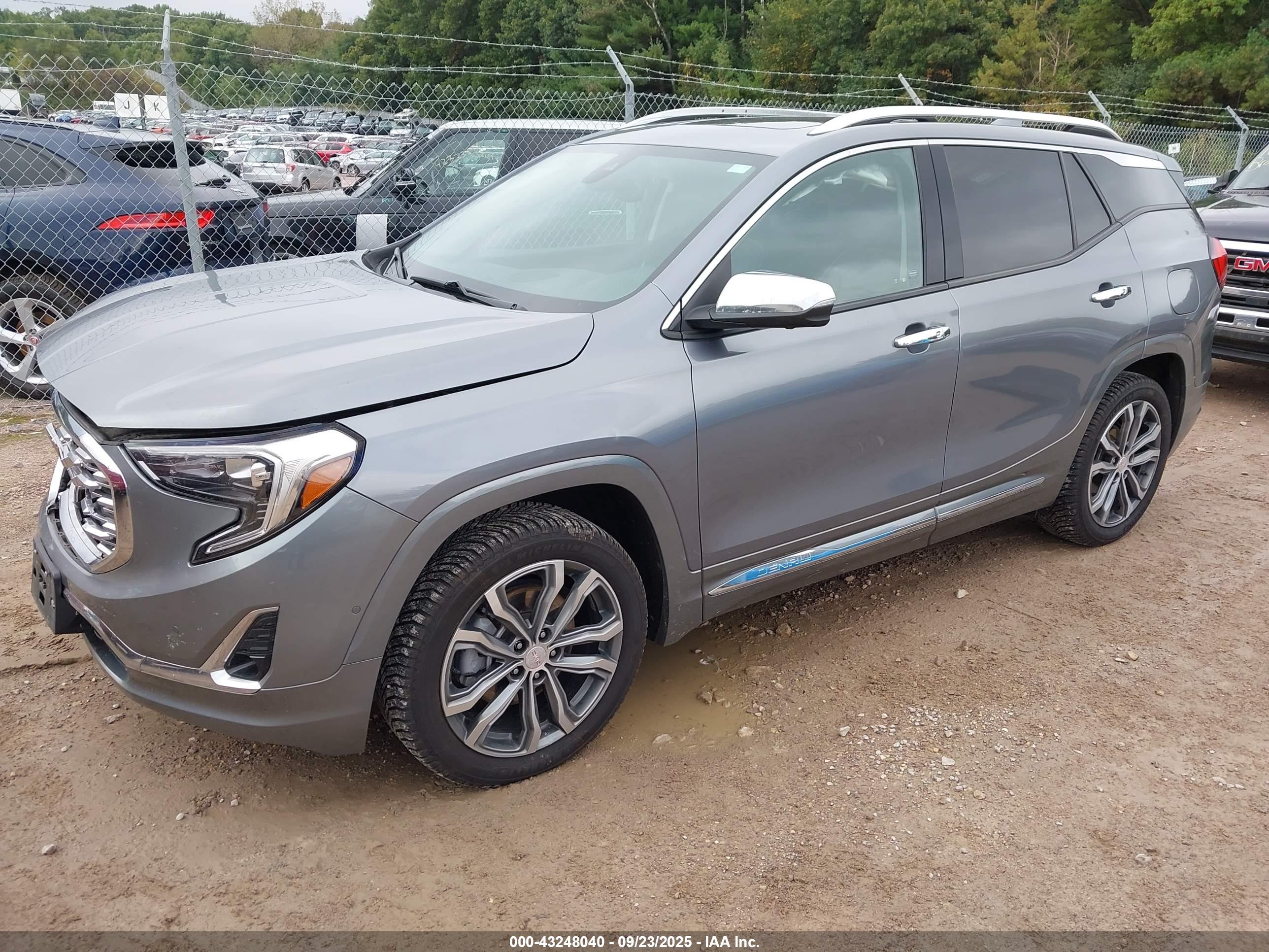 GMC TERRAIN image 2