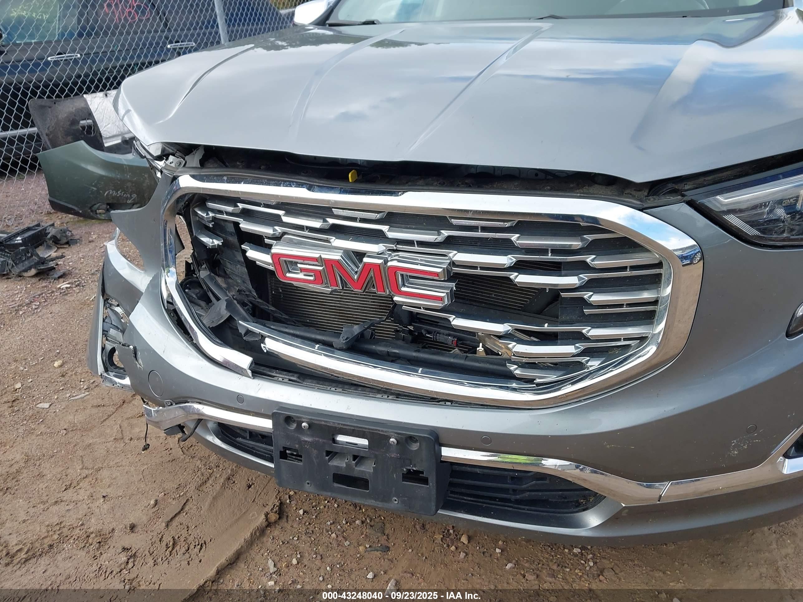GMC TERRAIN image 6