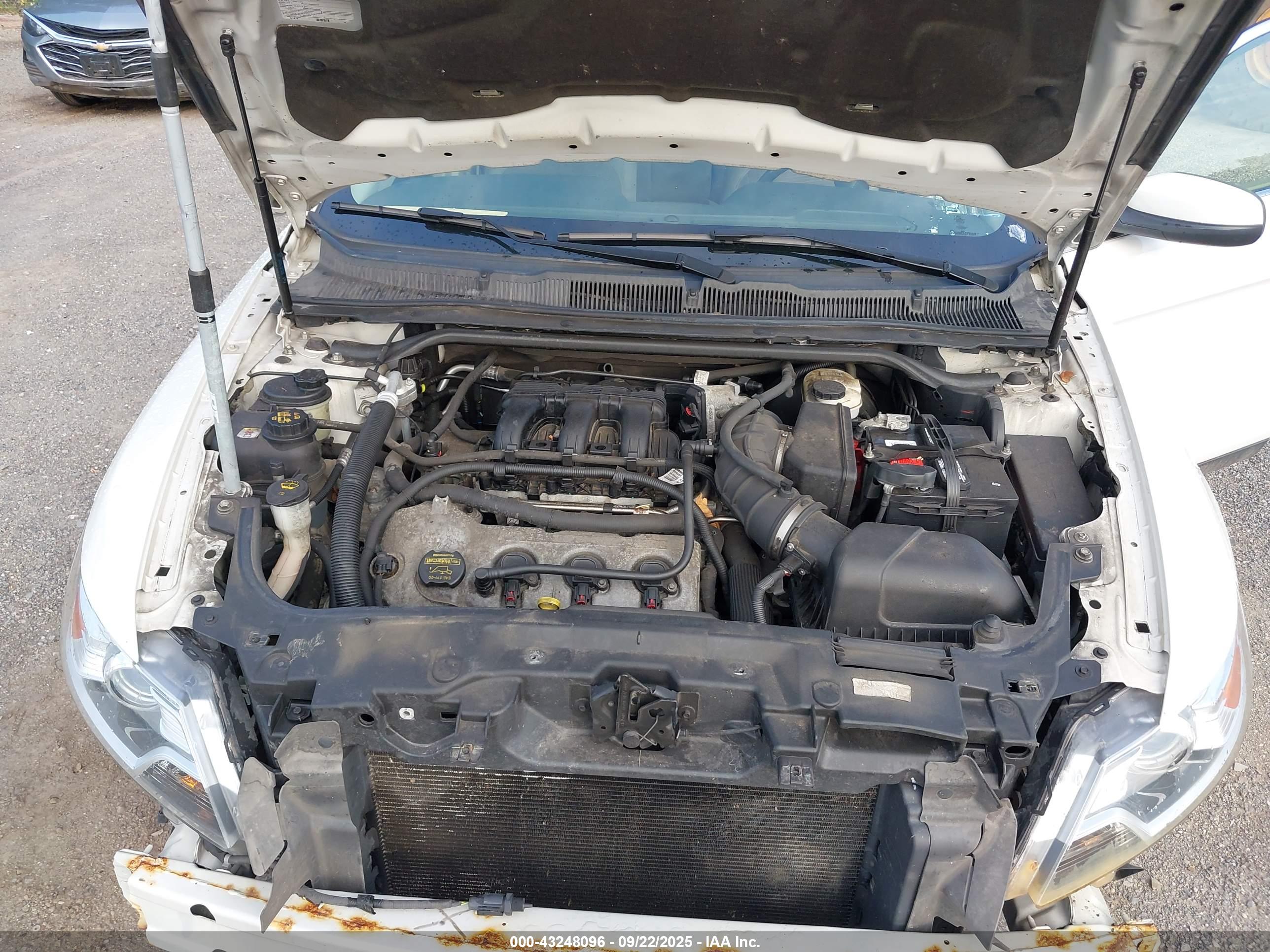 FORD TAURUS image 10