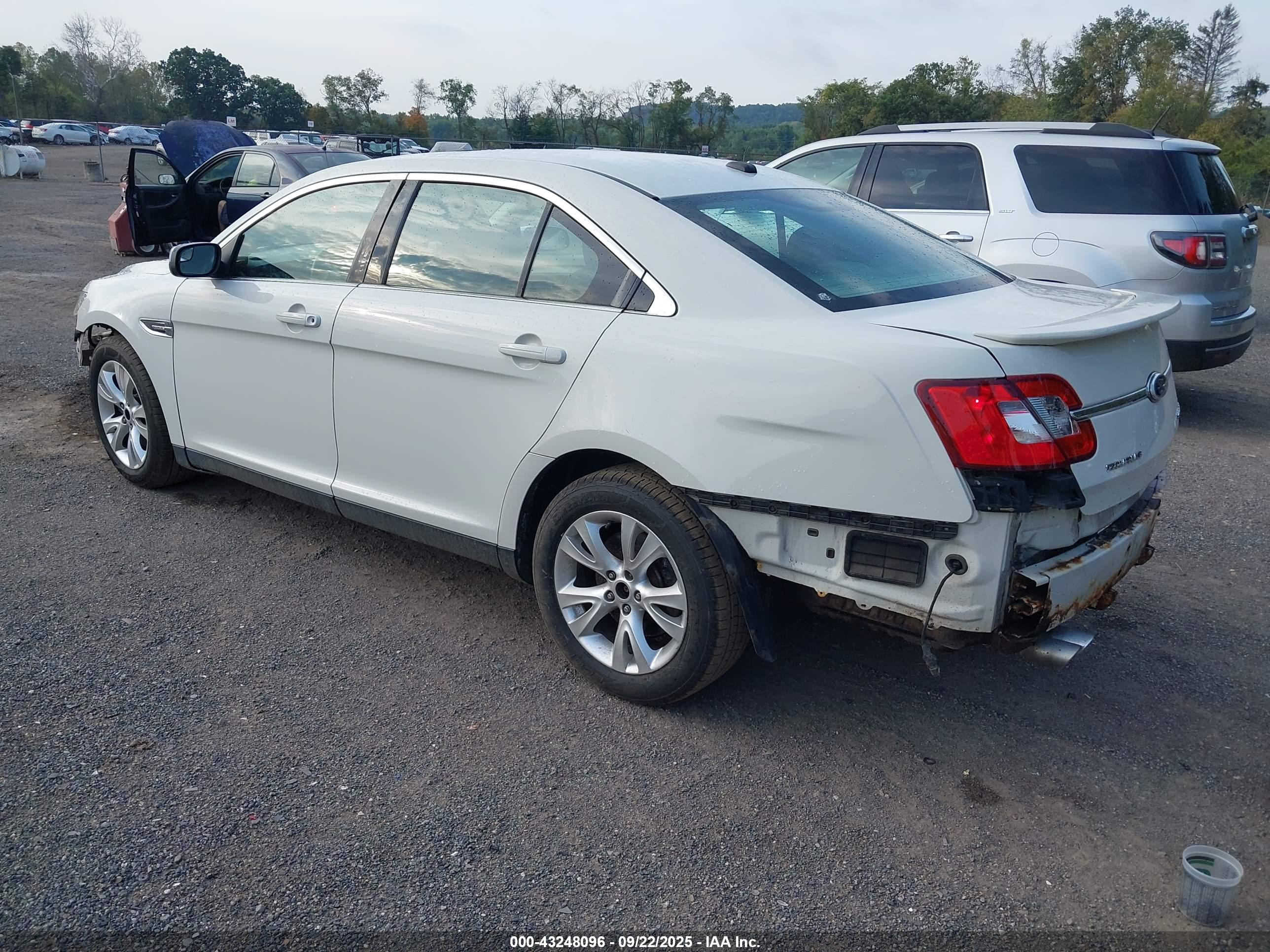 FORD TAURUS image 3