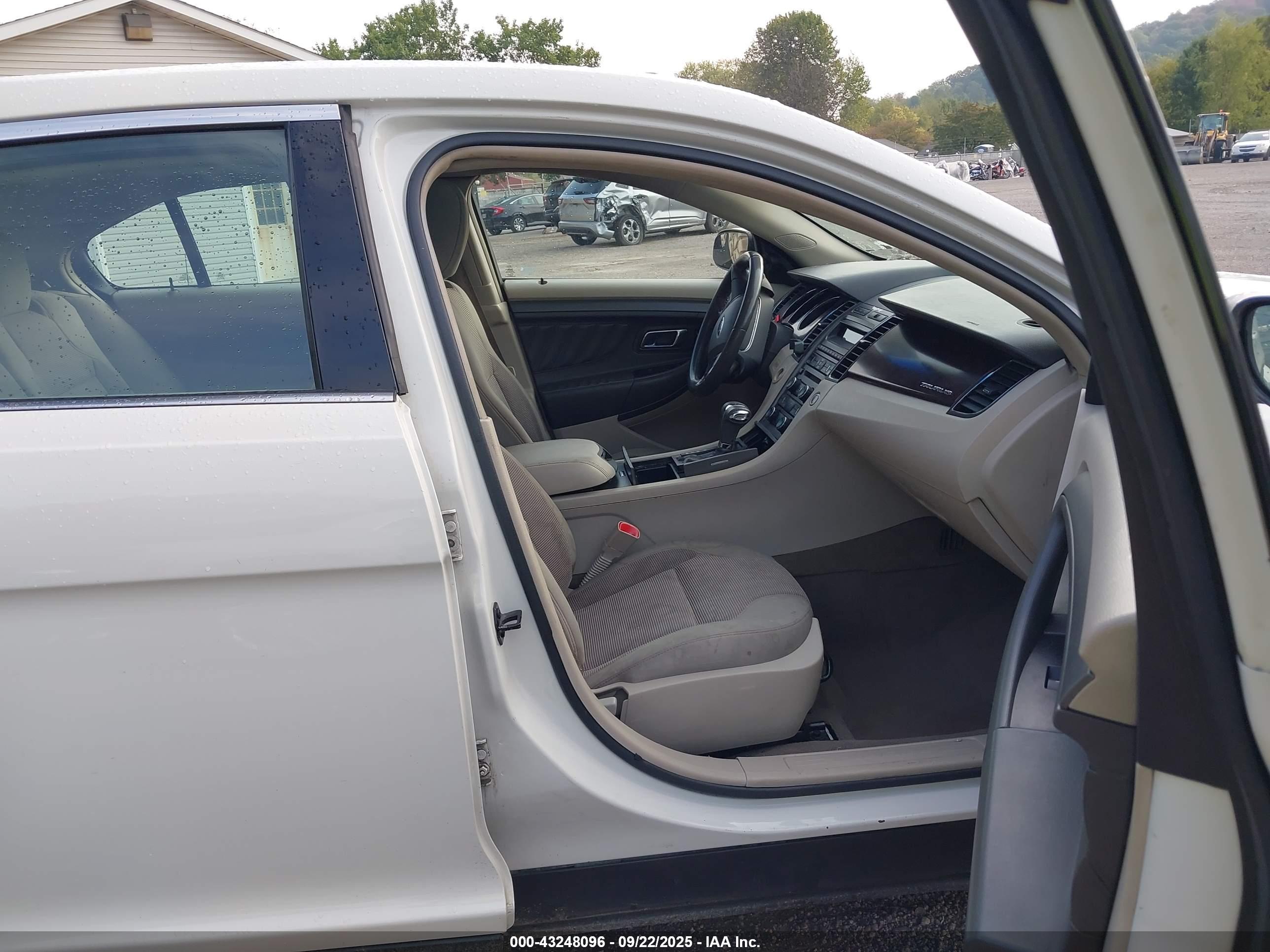FORD TAURUS image 5