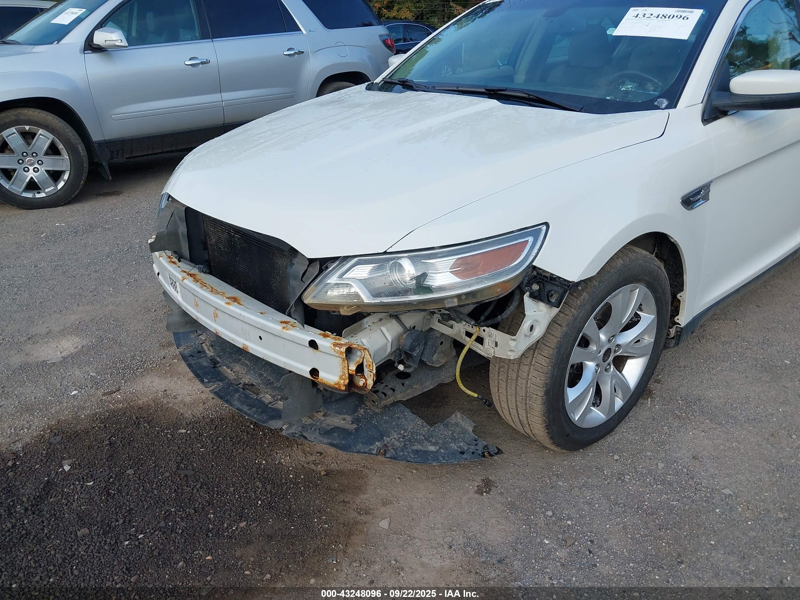 FORD TAURUS image 6