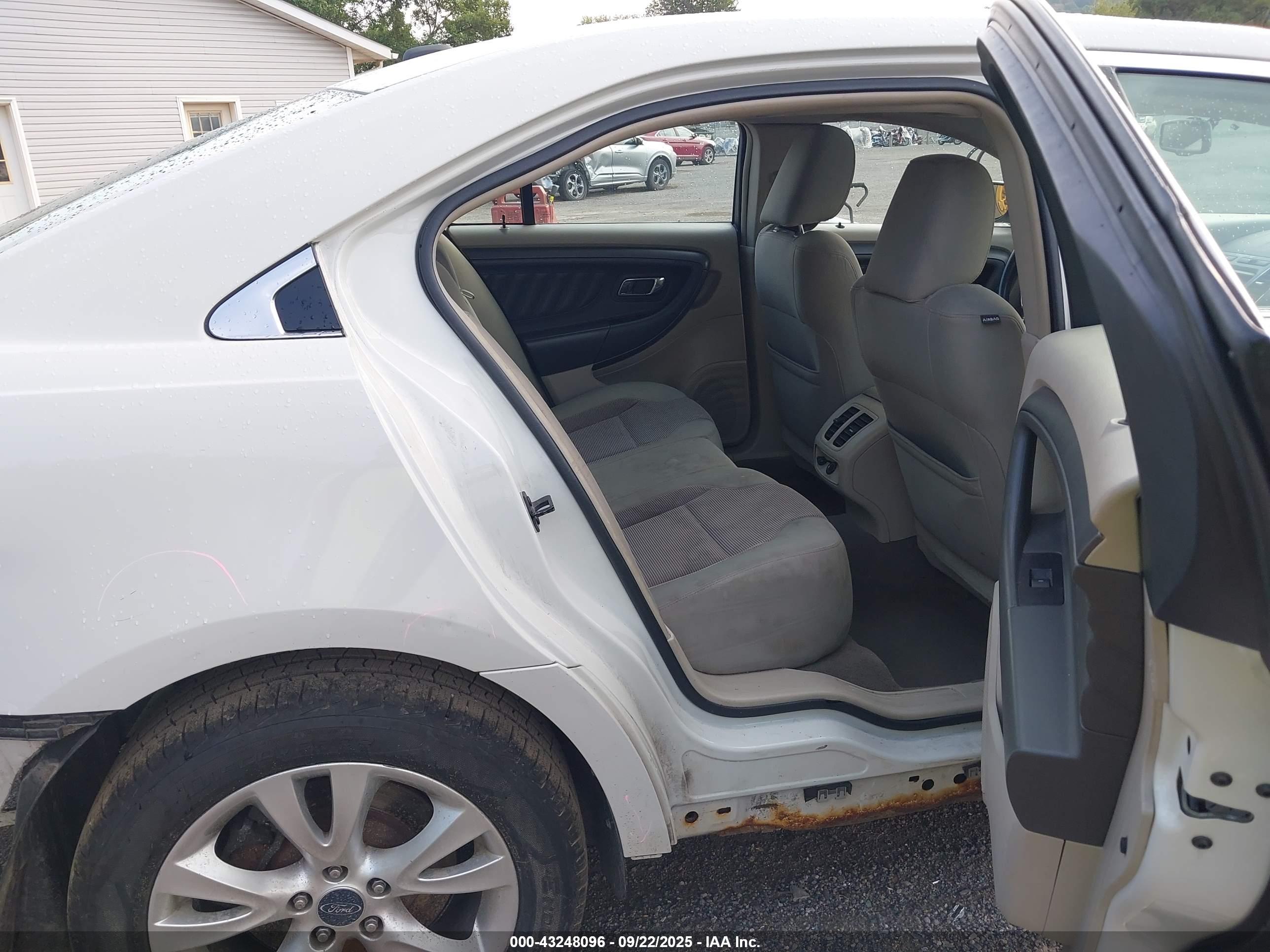 FORD TAURUS image 8