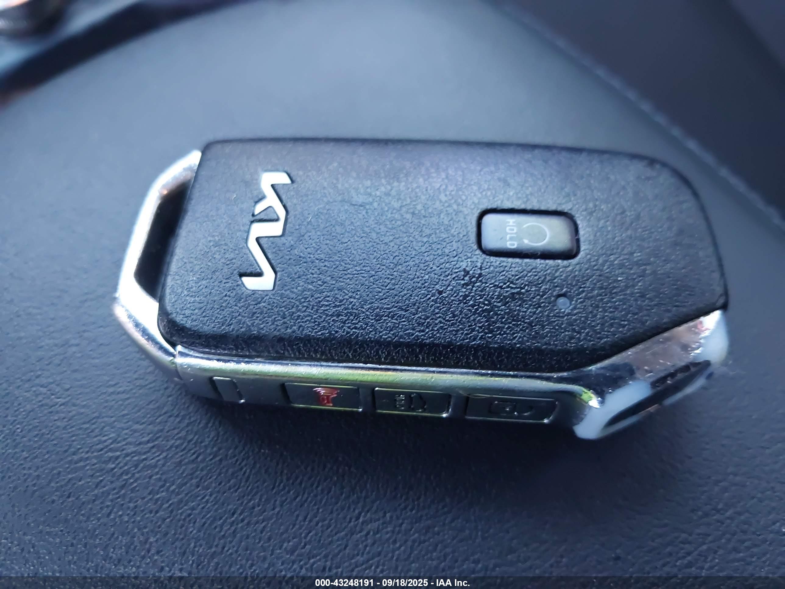 KIA K5 image 11
