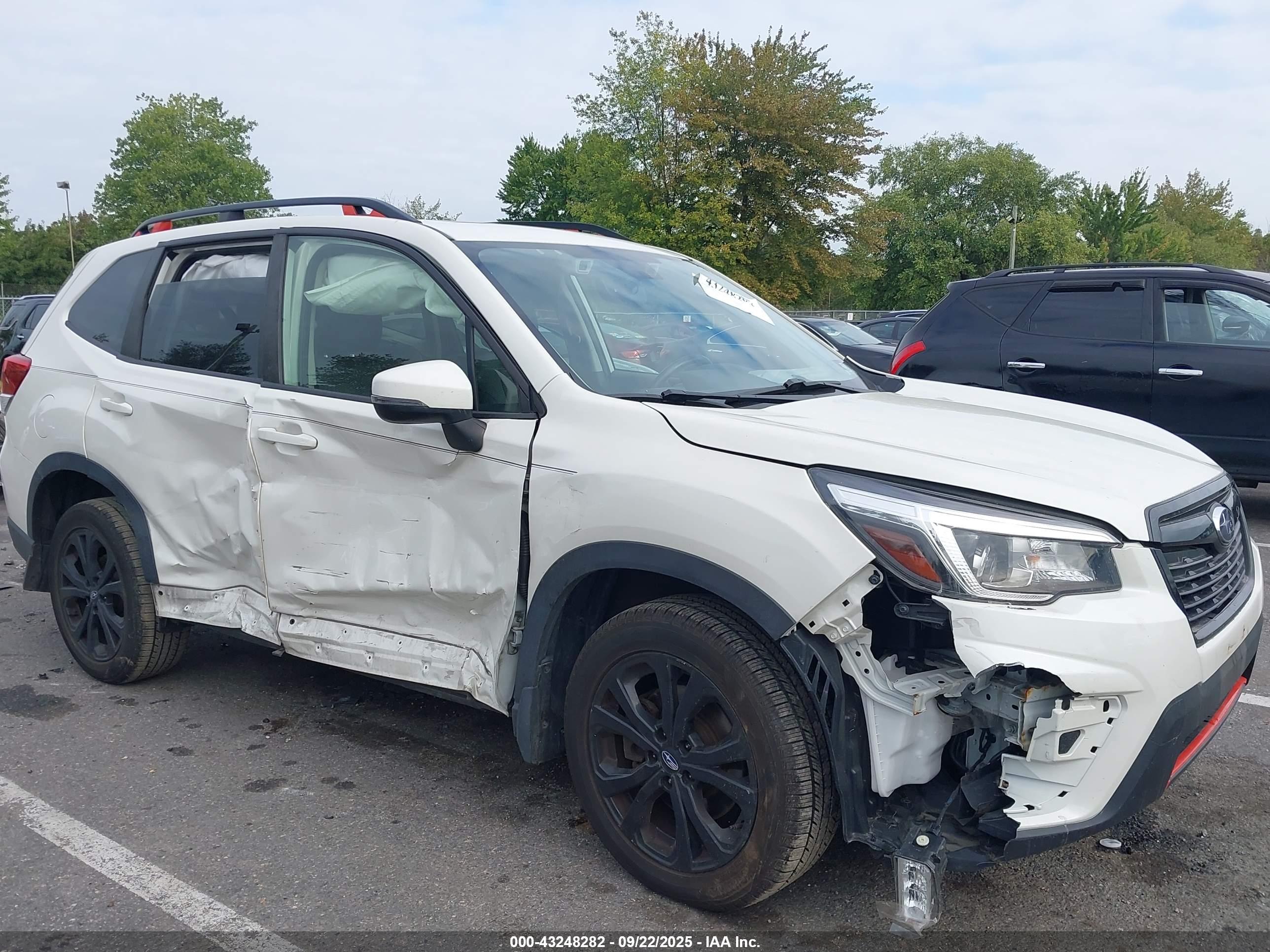SUBARU FORESTER image 6