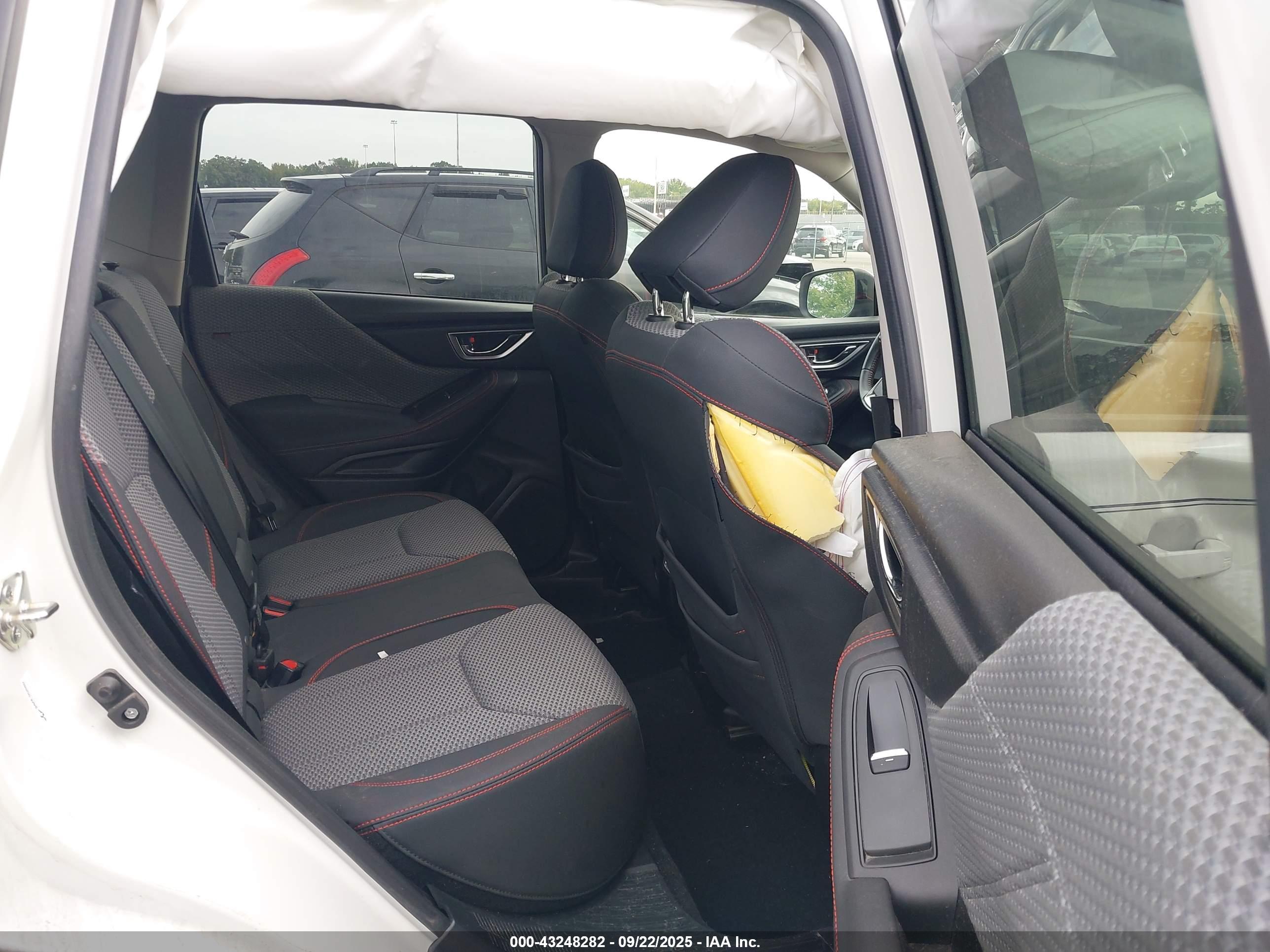 SUBARU FORESTER image 8